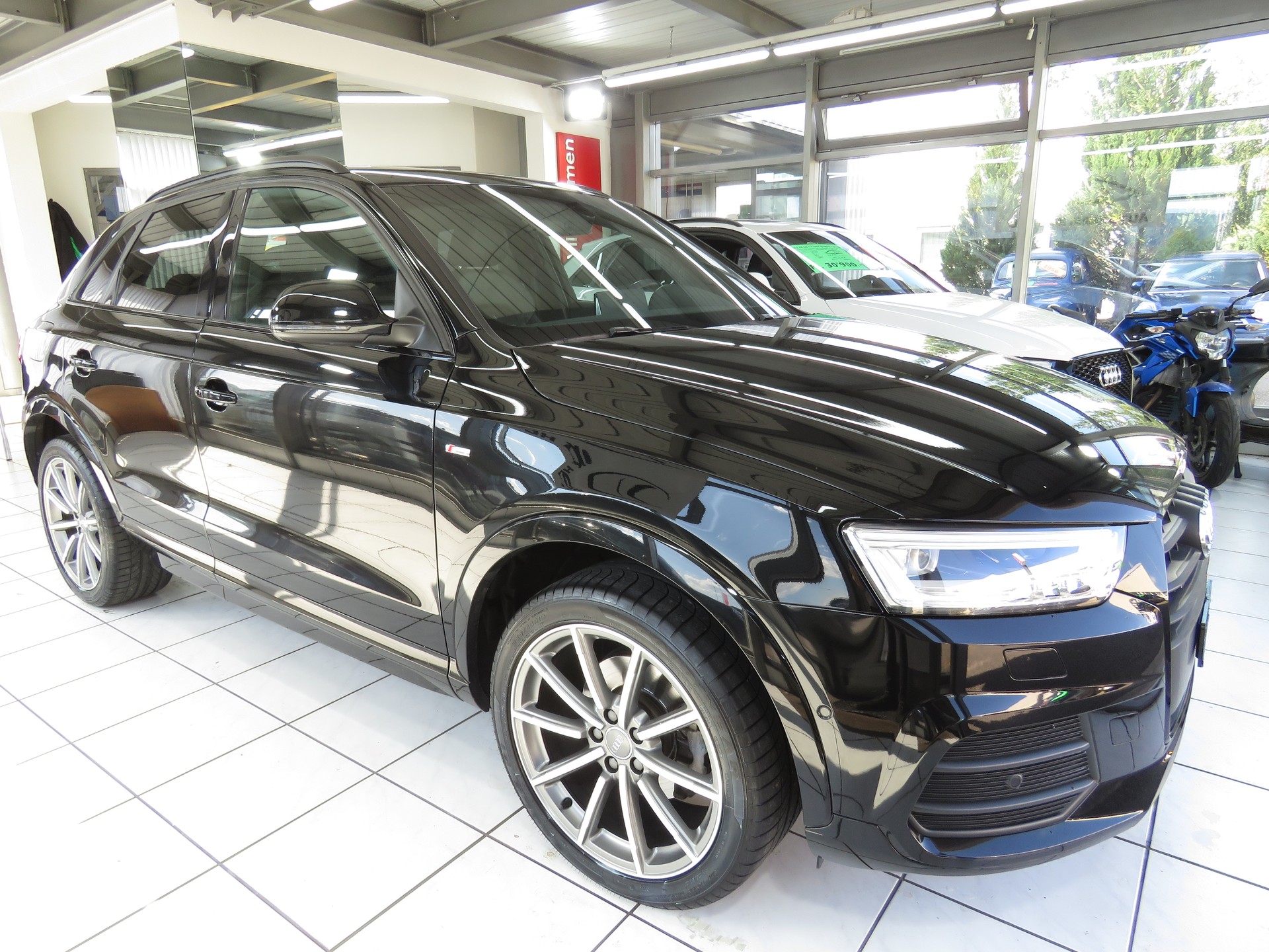 AUDI Q3 2.0 TDI Sport Quattro S-tronic (Automat)-showroom-element-2