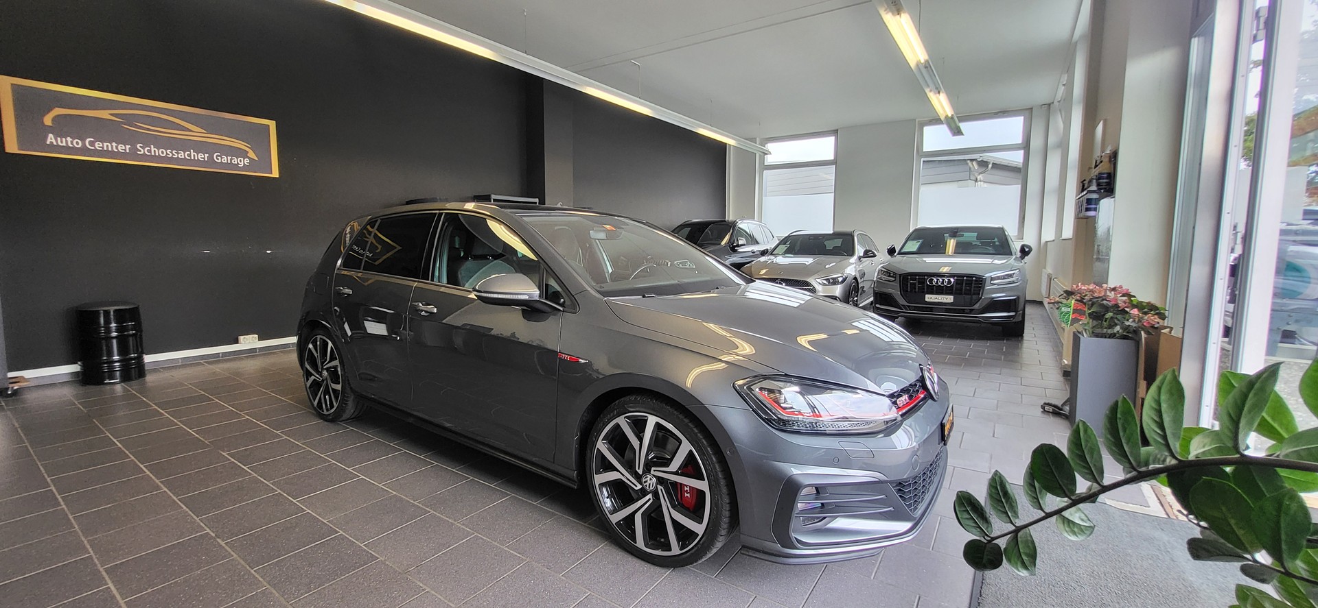 VW Golf 2.0 TSI GTI Performance DSG-showroom-element-2