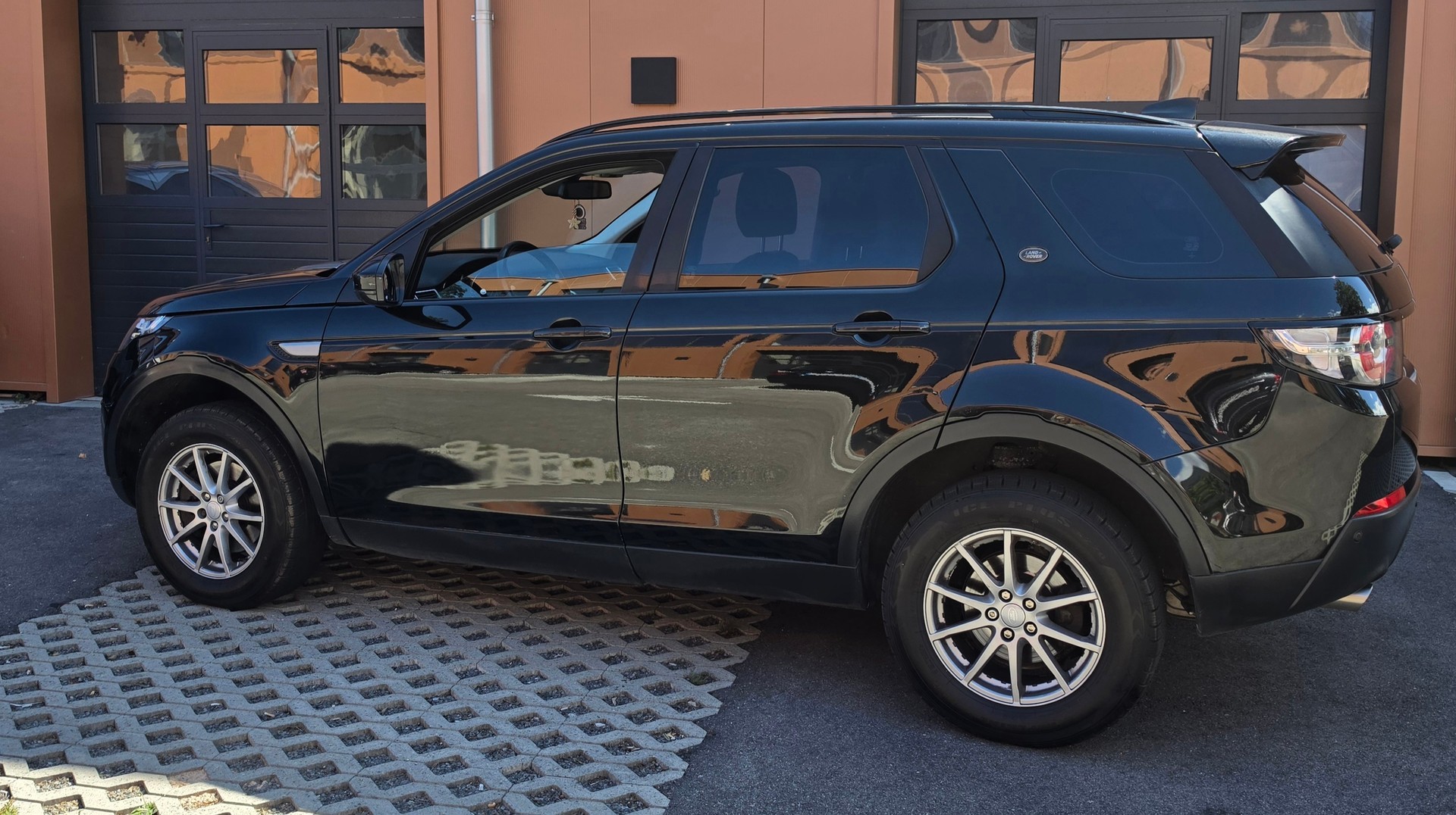 LAND ROVER Discovery Sport 2.0 TD4 Pure-image-8