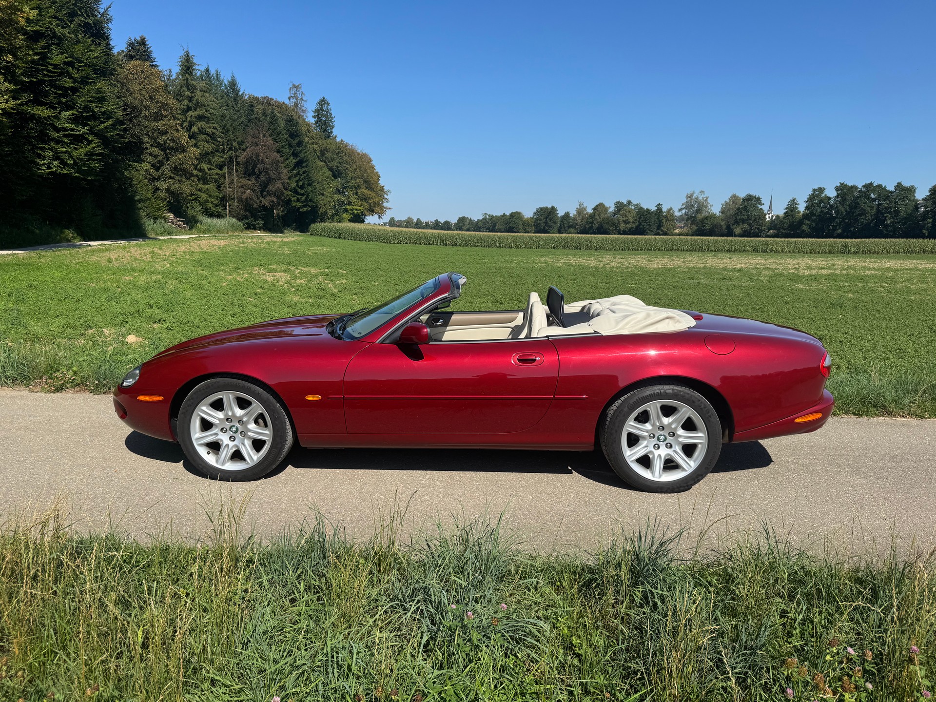 JAGUAR XK8 4.0-showroom-element-1