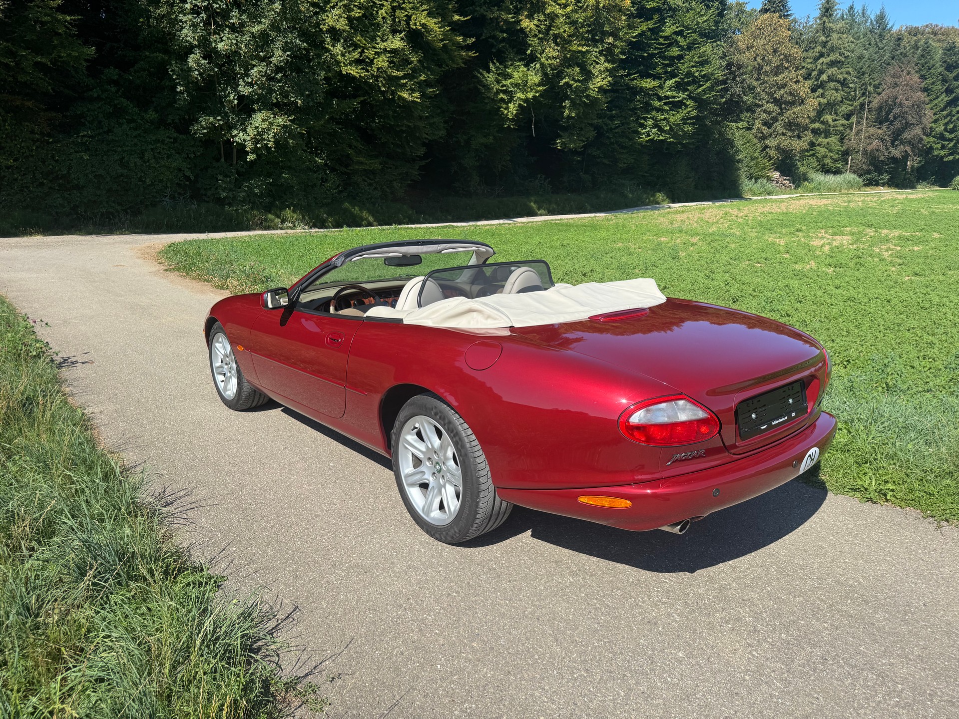 JAGUAR XK8 4.0-showroom-element-2