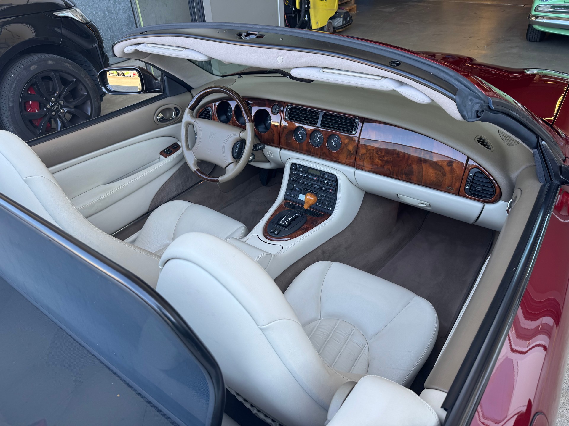 JAGUAR XK8 4.0-image-16