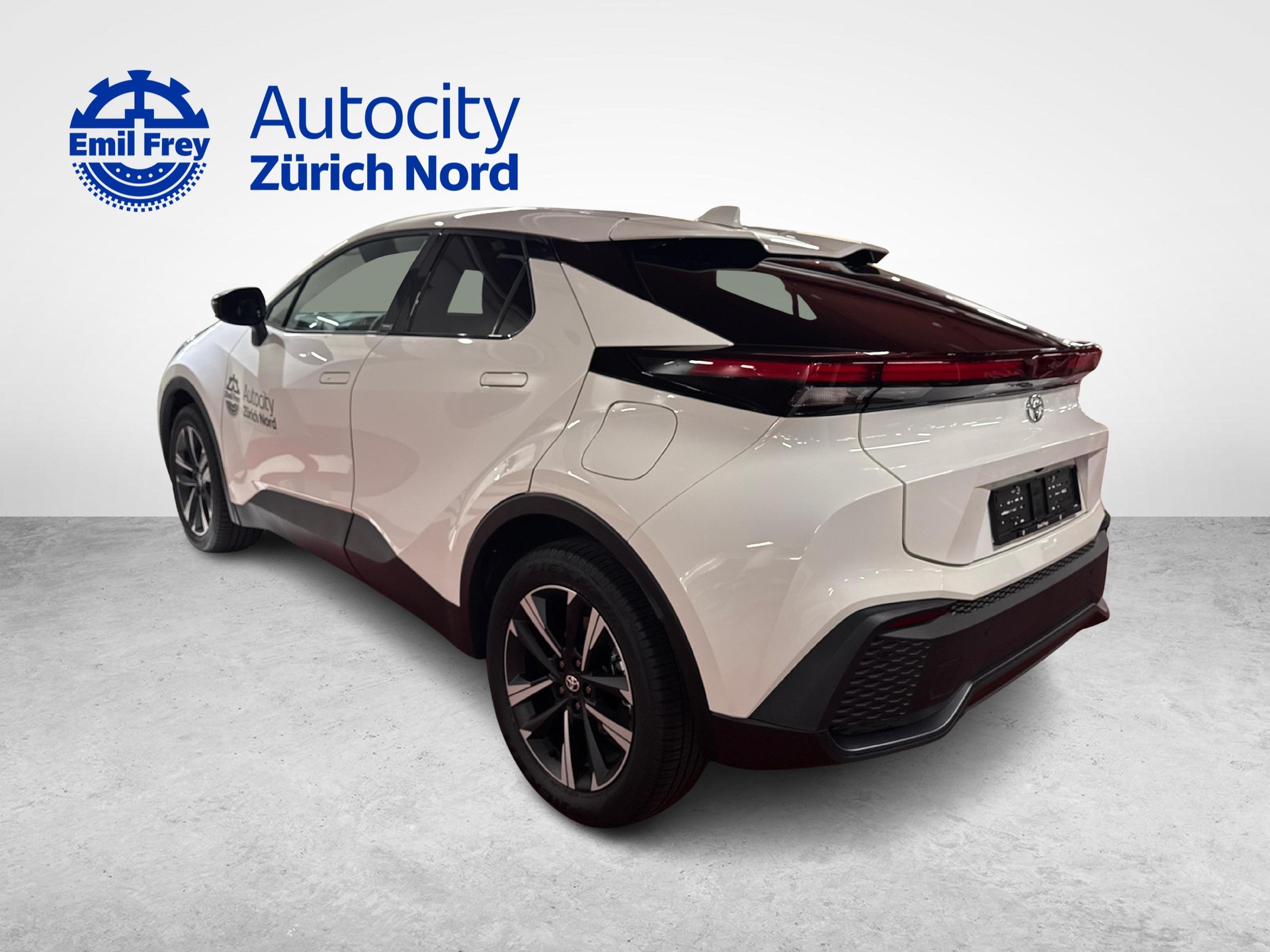 TOYOTA C-HR 2.0 PHEV Swiss Edition-showroom-element-2