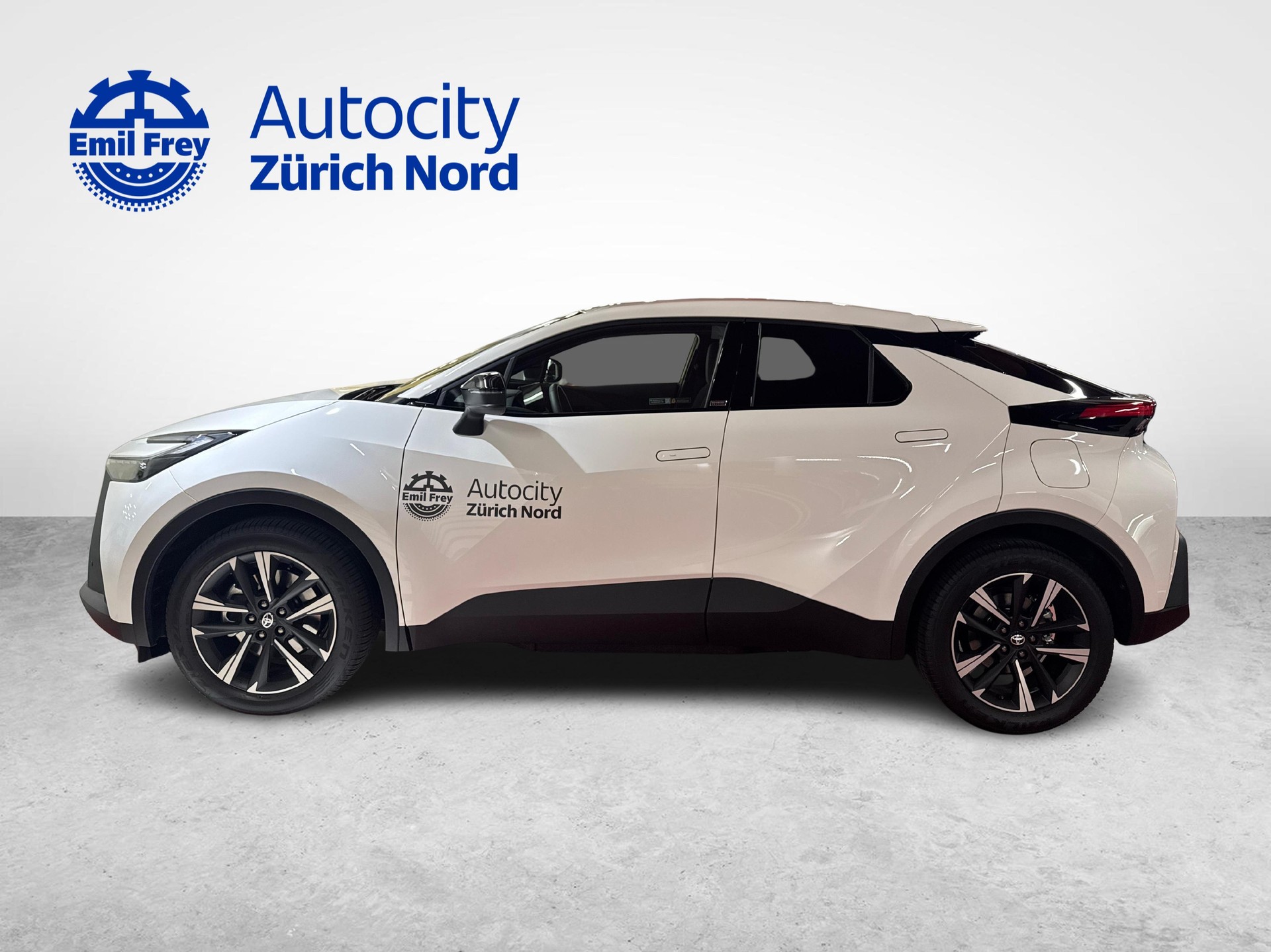 TOYOTA C-HR 2.0 PHEV Swiss Edition-showroom-element-1