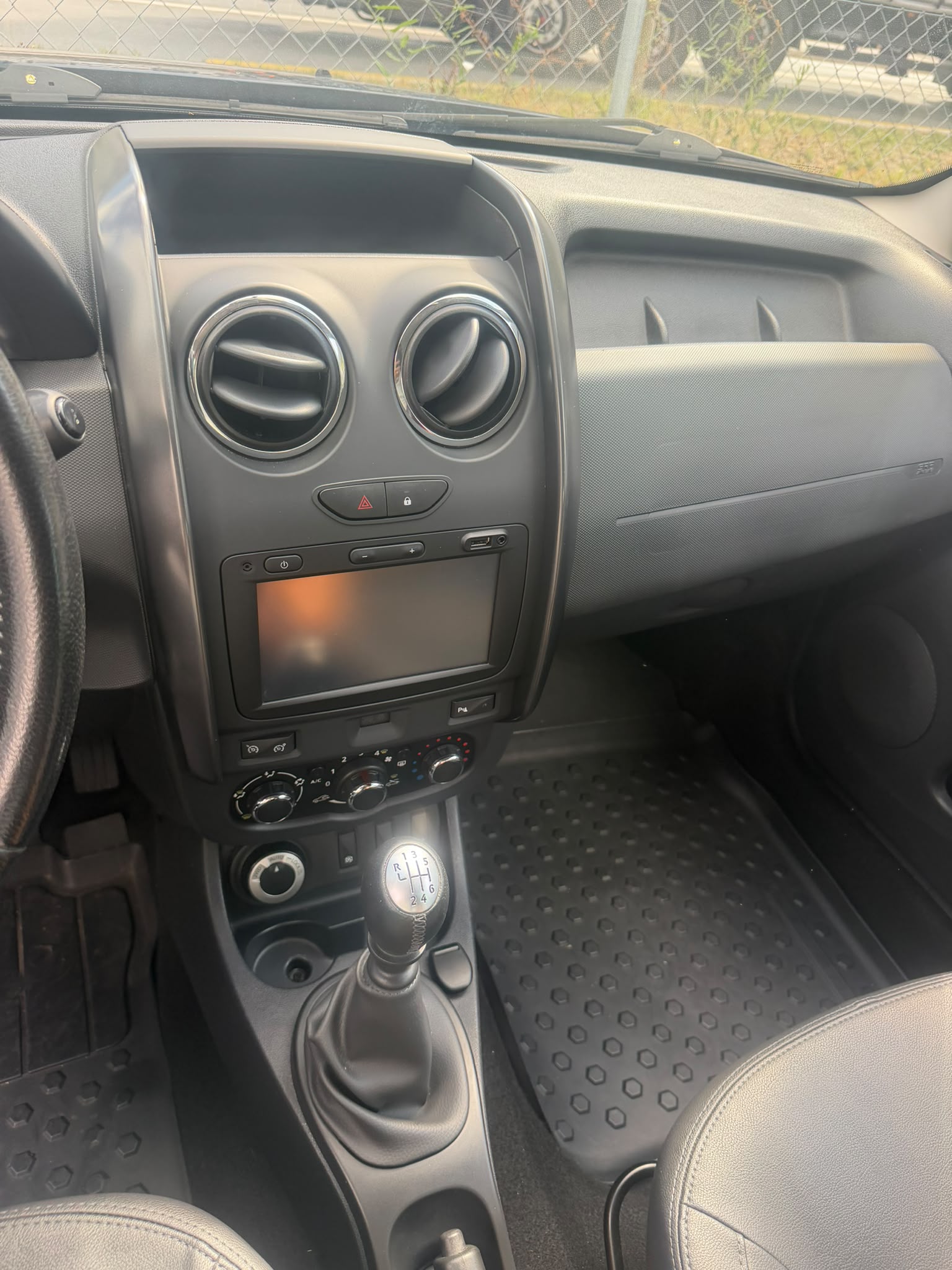 DACIA Duster 1.2 T Lauréate 4x4-image-6