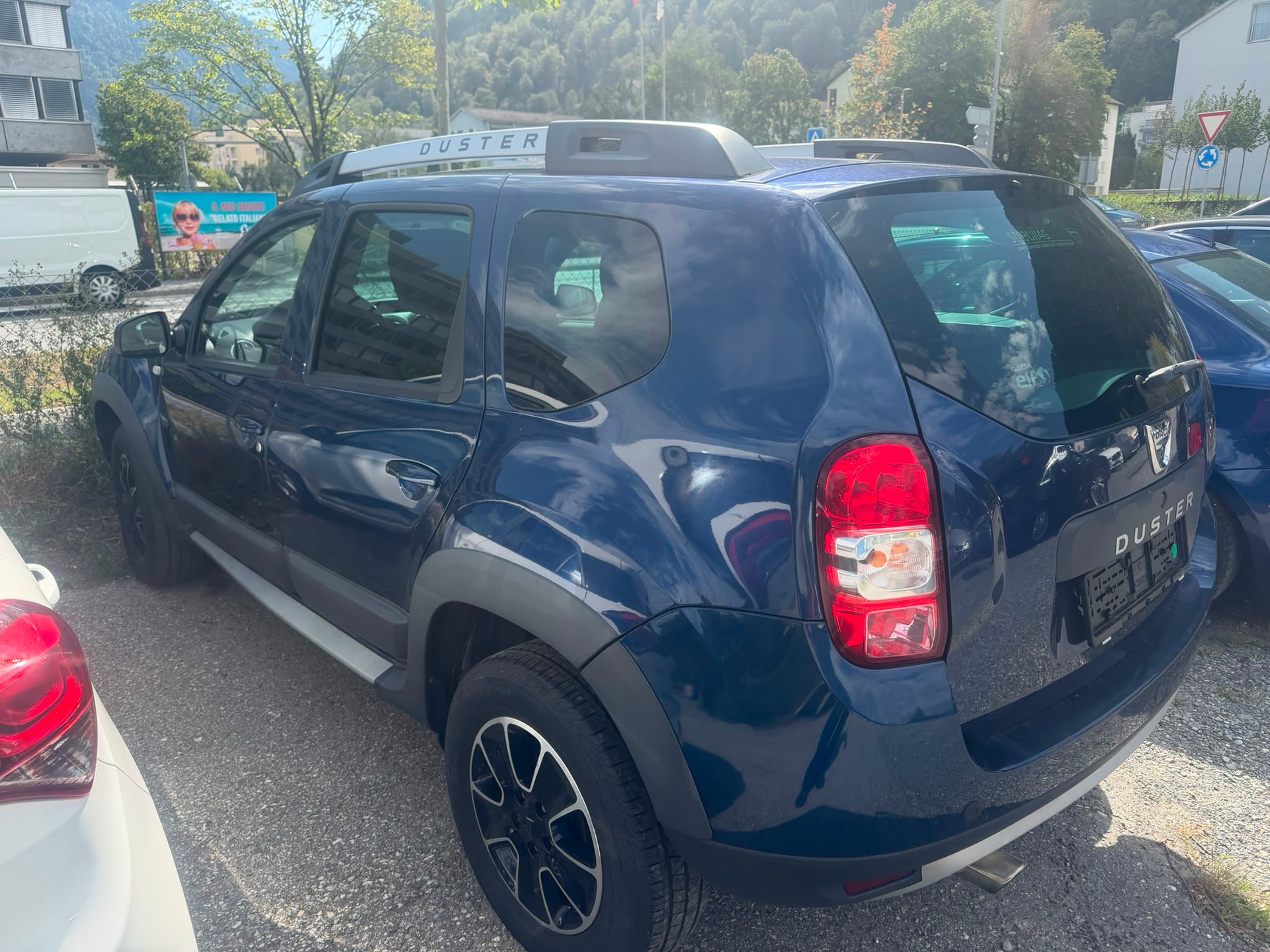 DACIA Duster 1.2 T Lauréate 4x4-image-2