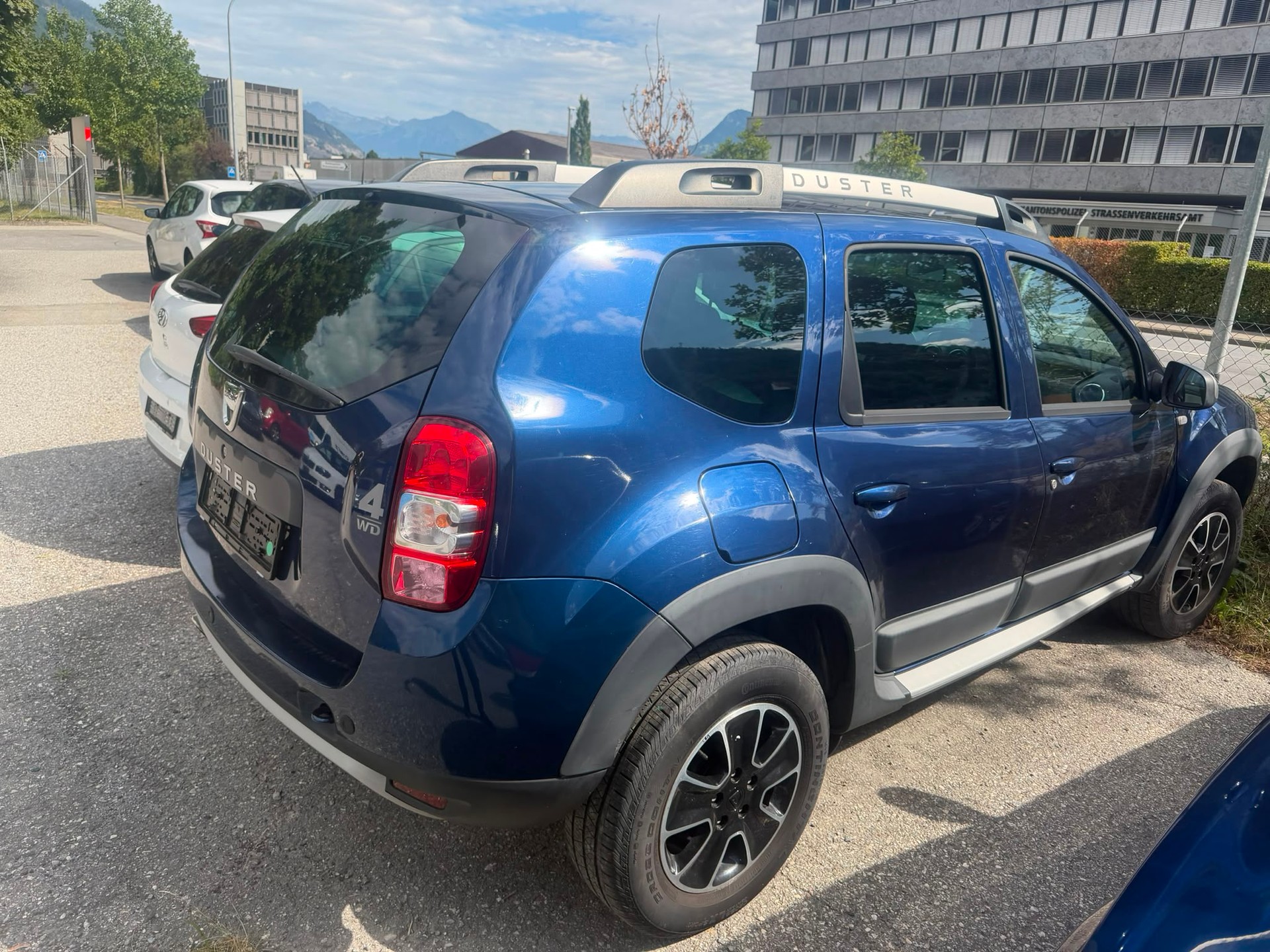 DACIA Duster 1.2 T Lauréate 4x4-image-3