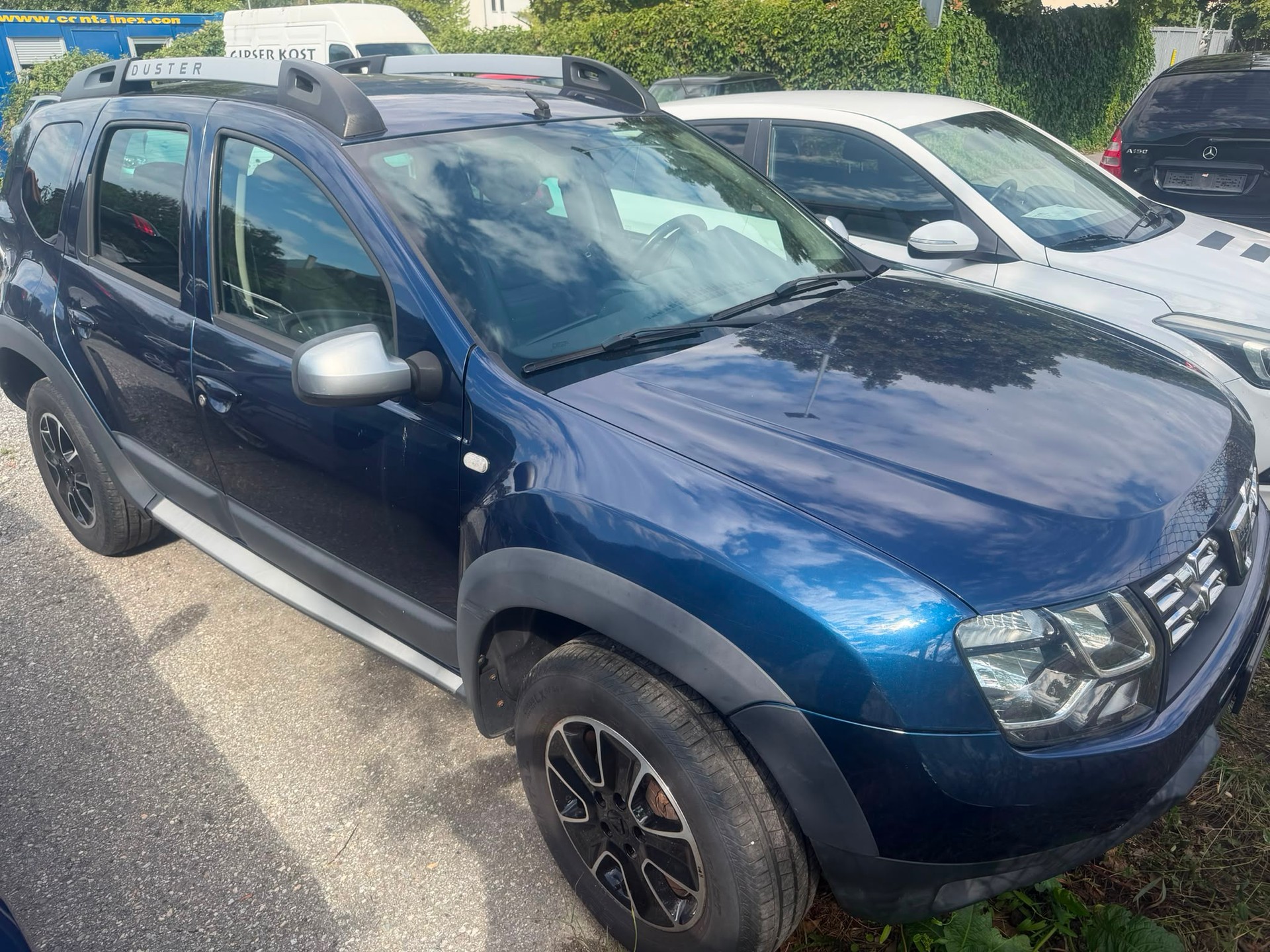 DACIA Duster 1.2 T Lauréate 4x4-image-1