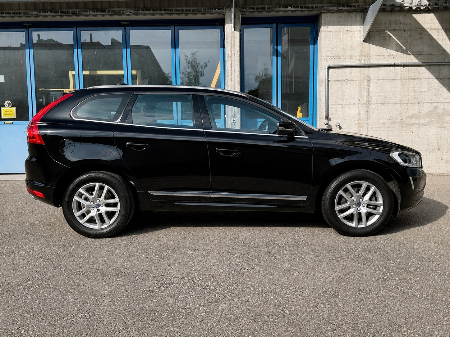 VOLVO XC60 2.0 D4 FWD Summum S/S 🖤-showroom-element-2