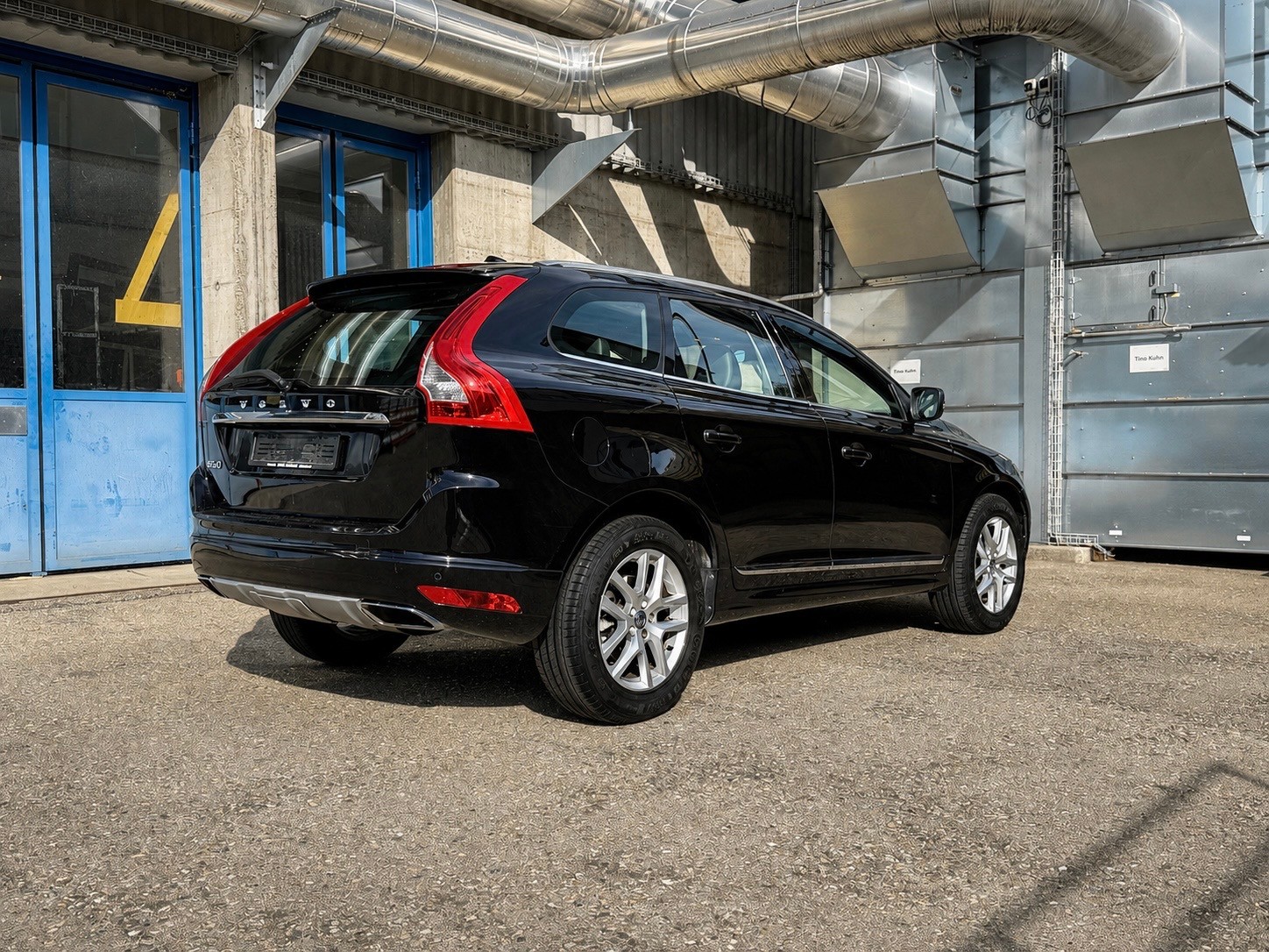 VOLVO XC60 2.0 D4 FWD Summum S/S 🖤-showroom-element-1