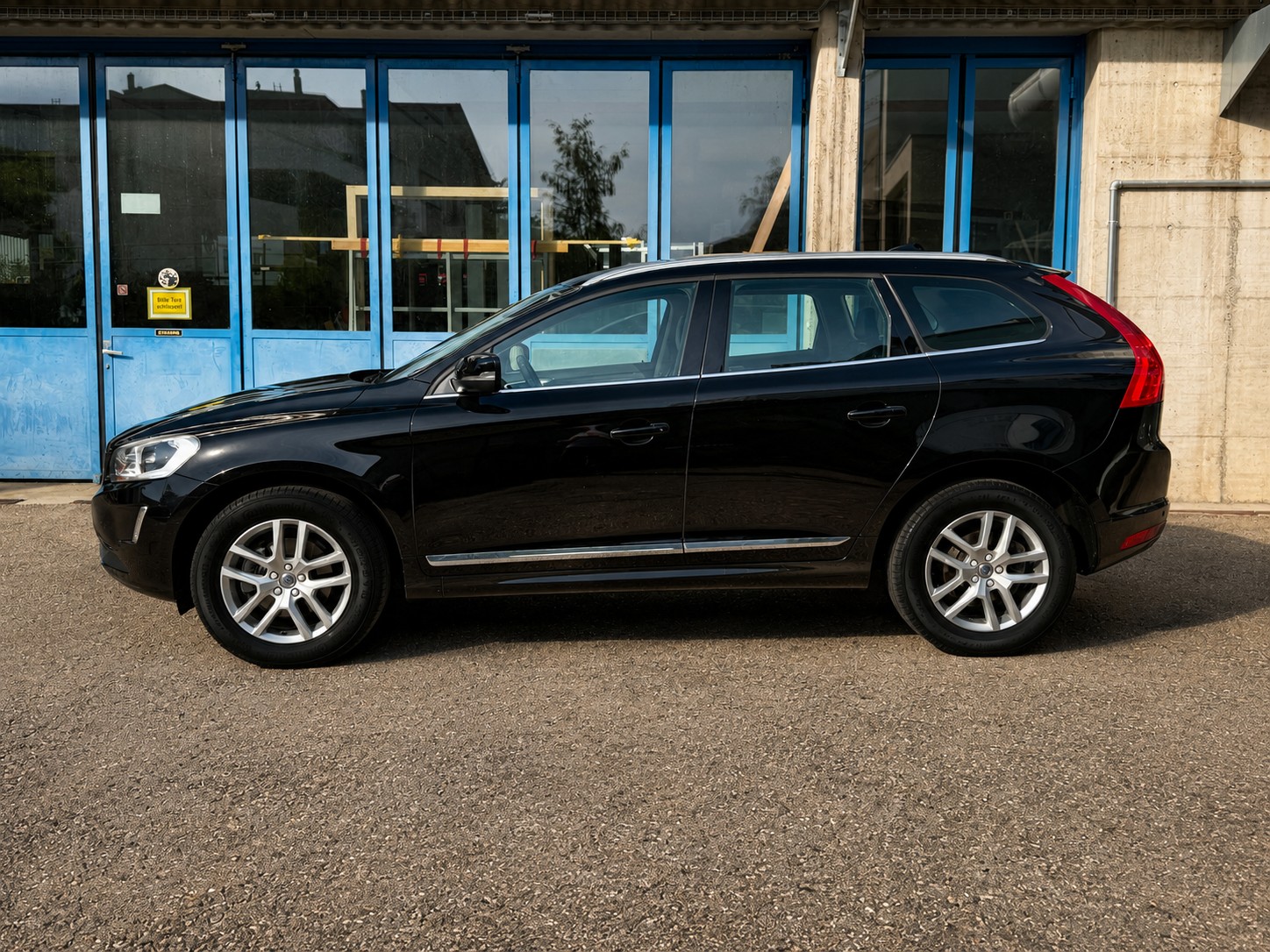VOLVO XC60 2.0 D4 FWD Summum S/S 🖤-showroom-element-3
