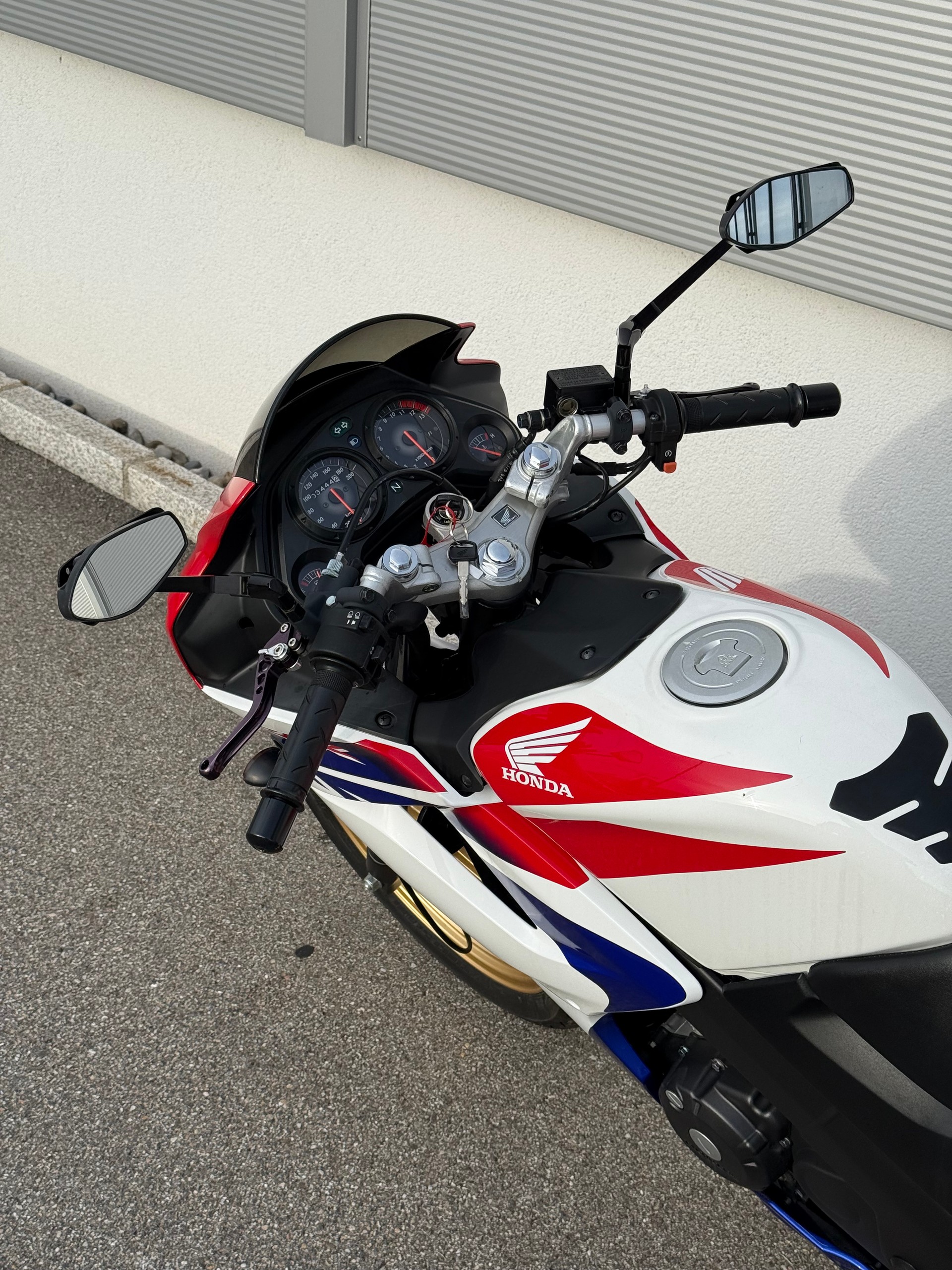 HONDA CBR 125 R-image-8