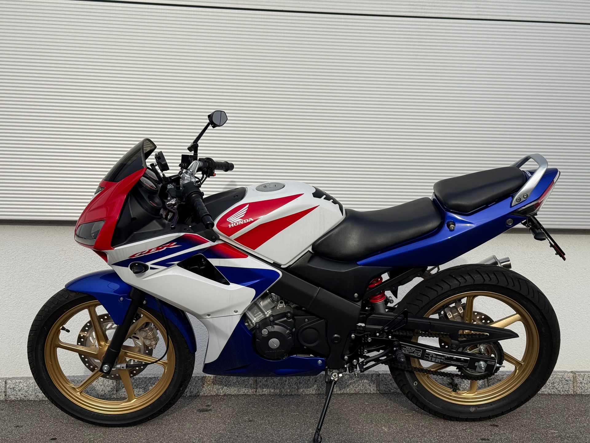 HONDA CBR 125 R-image-6