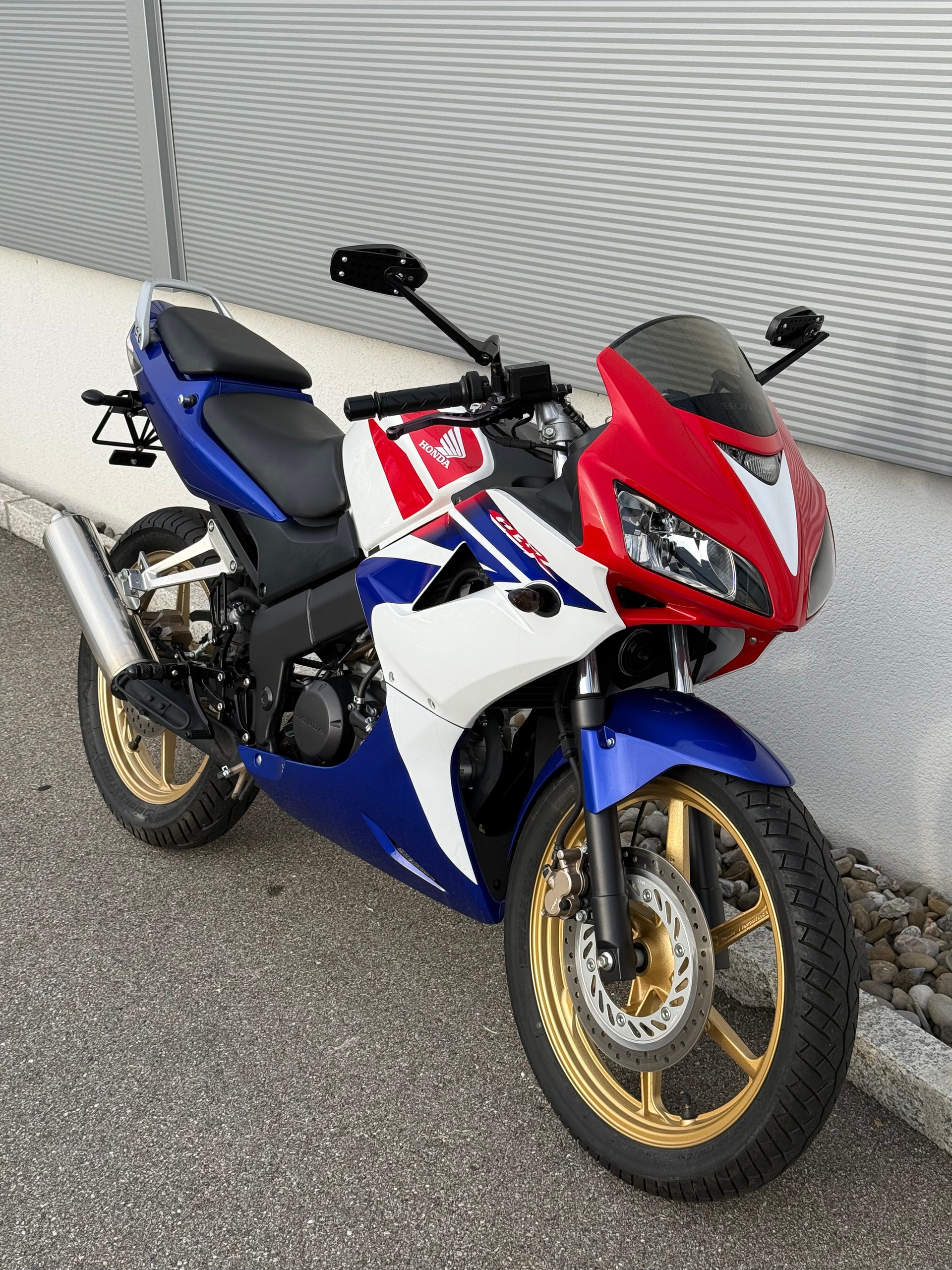 HONDA CBR 125 R-image-1