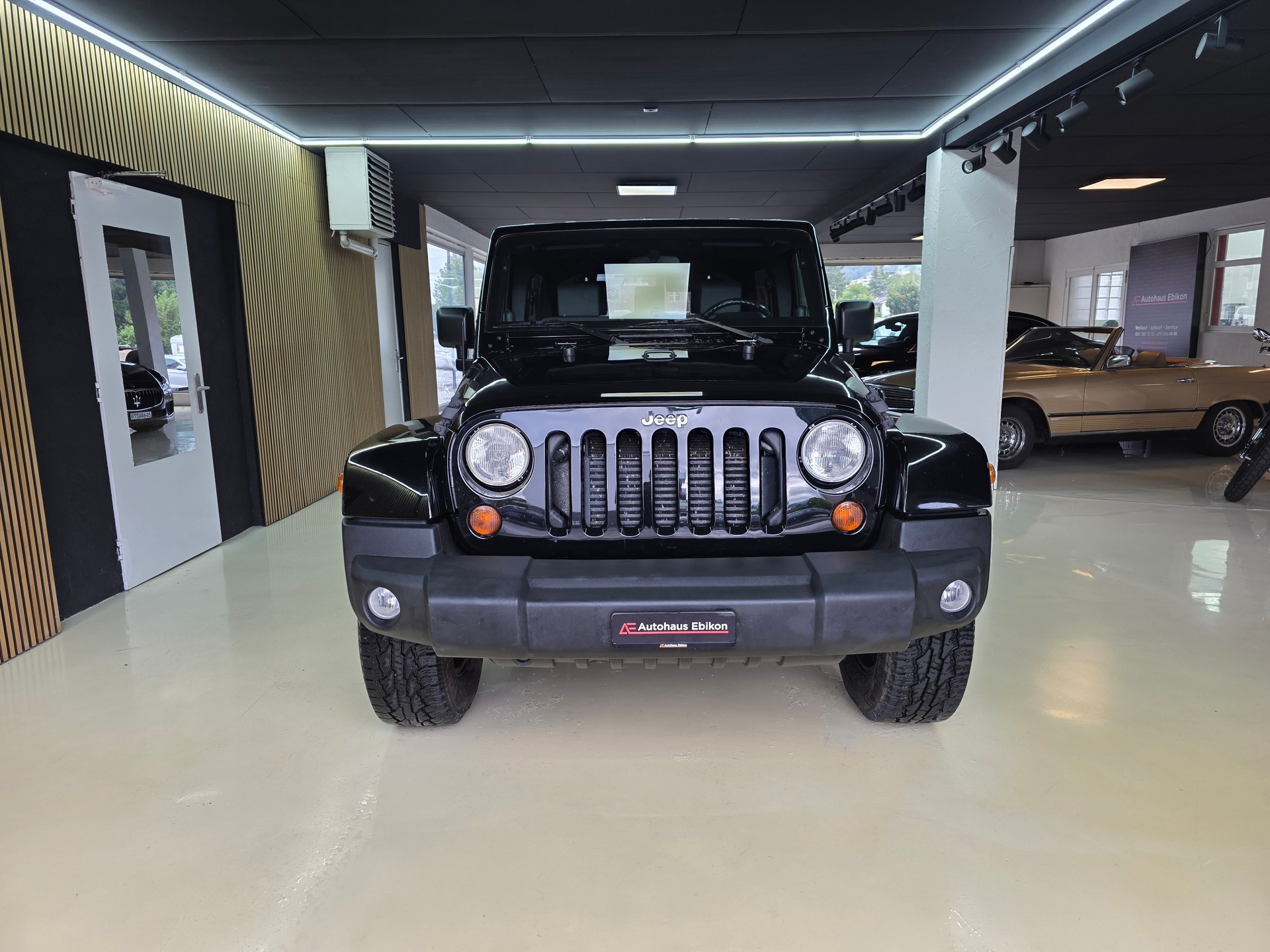 JEEP Wrangler 2.8CRD Unlimited Sahara Automatic-showroom-element-1