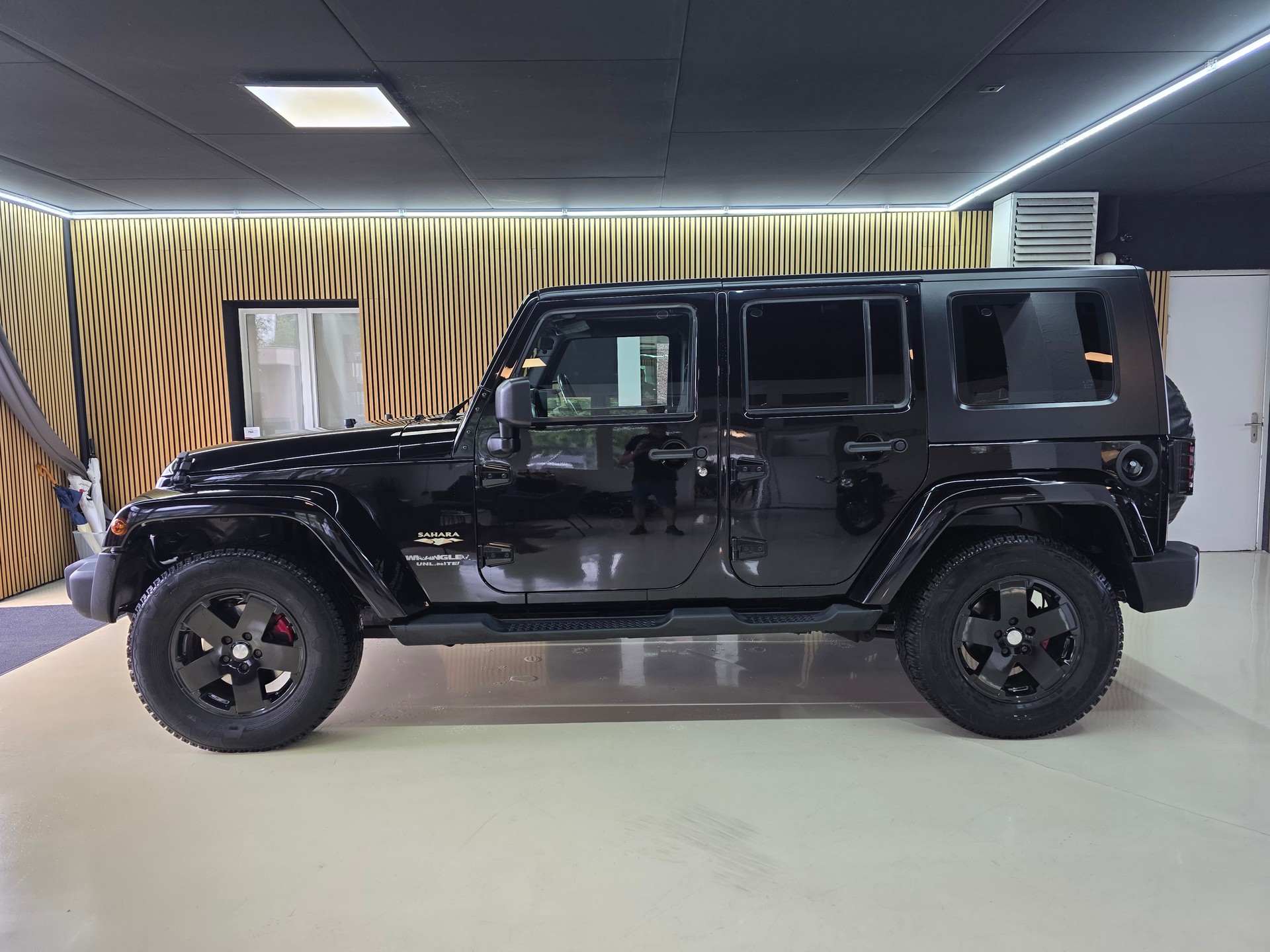 JEEP Wrangler 2.8CRD Unlimited Sahara Automatic-showroom-element-3