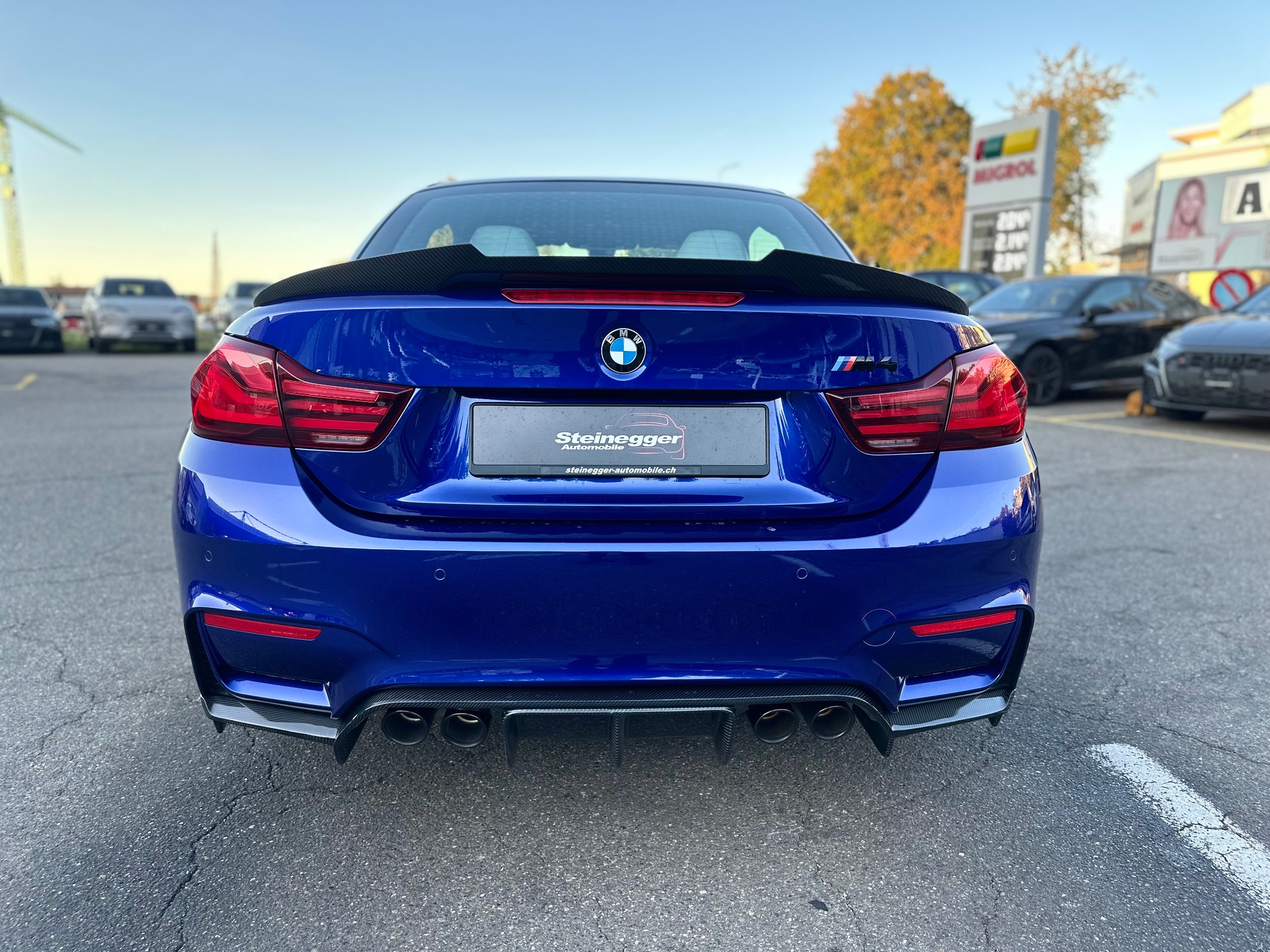 BMW M4 Cabriolet Drivelogic M Competition ° Einzelstück ° San Marino Blau ° Innen Weiss °-image-9