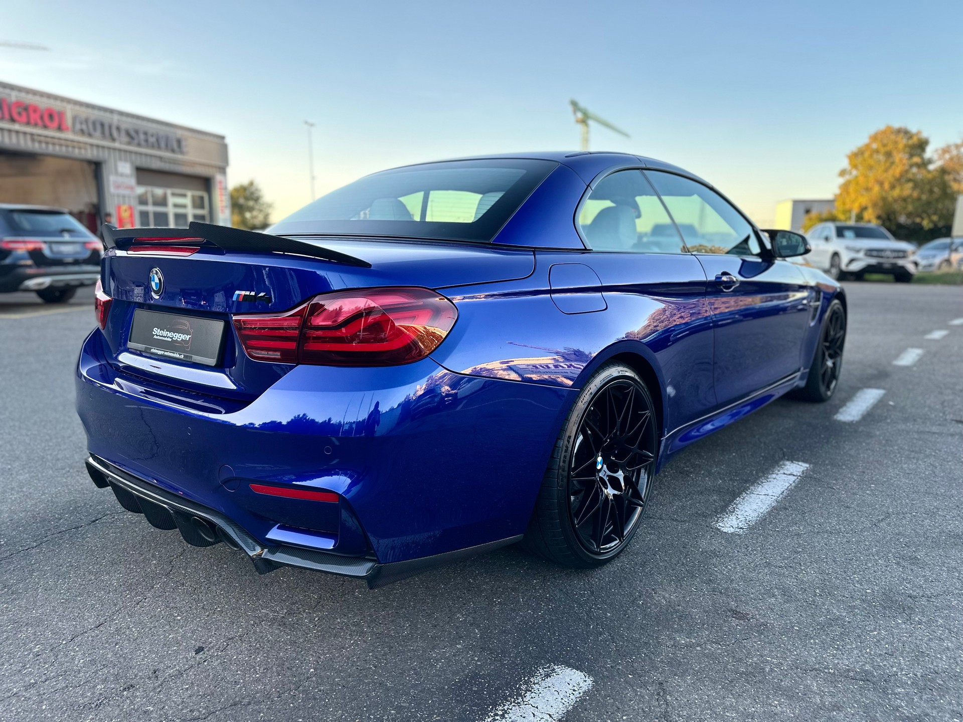 BMW M4 Cabriolet Drivelogic M Competition ° Einzelstück ° San Marino Blau ° Innen Weiss °-image-10