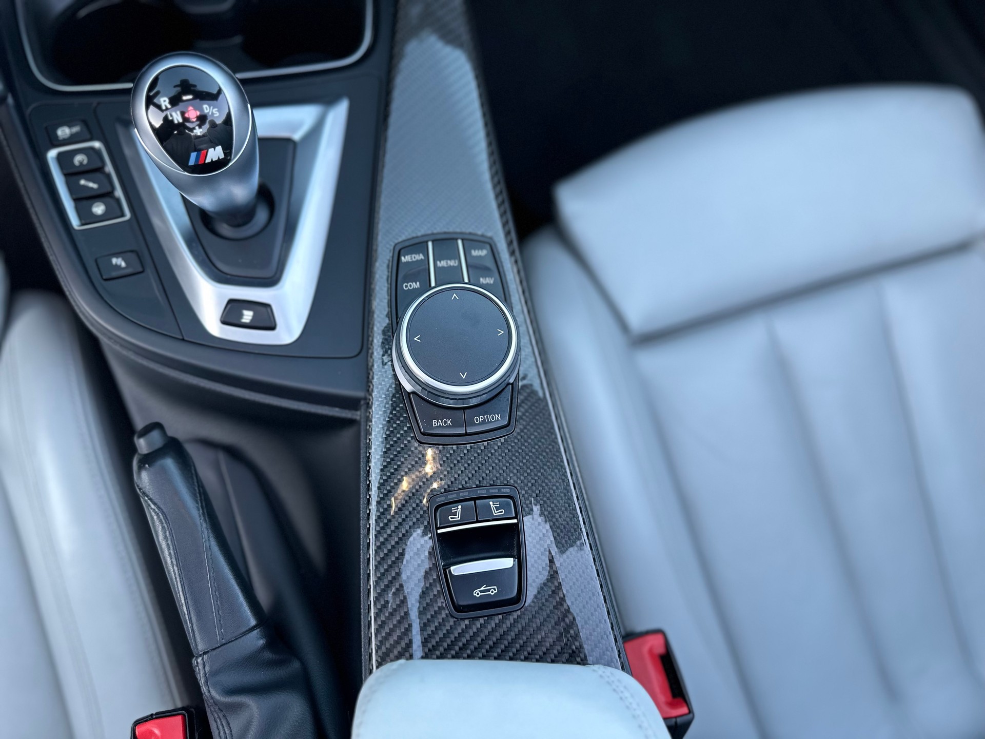 BMW M4 Cabriolet Drivelogic M Competition ° Einzelstück ° San Marino Blau ° Innen Weiss °-image-23
