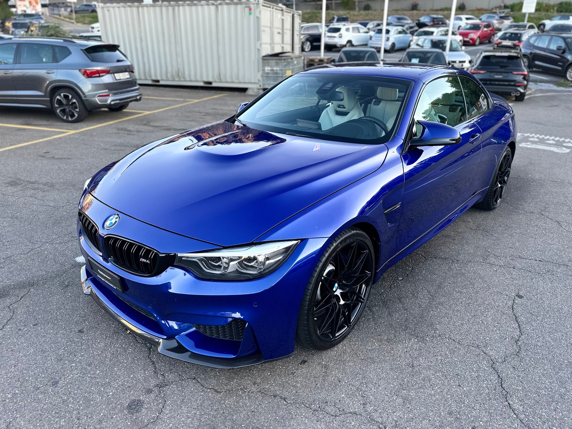 BMW M4 Cabriolet Drivelogic M Competition ° Einzelstück ° San Marino Blau ° Innen Weiss °-image-4