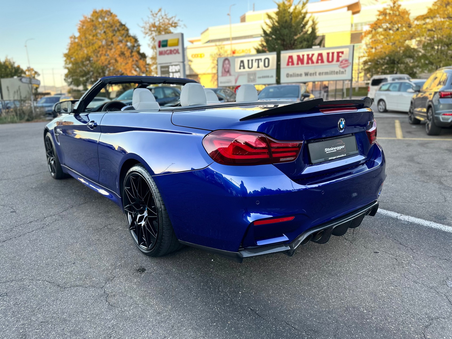 BMW M4 Cabriolet Drivelogic M Competition ° Einzelstück ° San Marino Blau ° Innen Weiss °-image-17