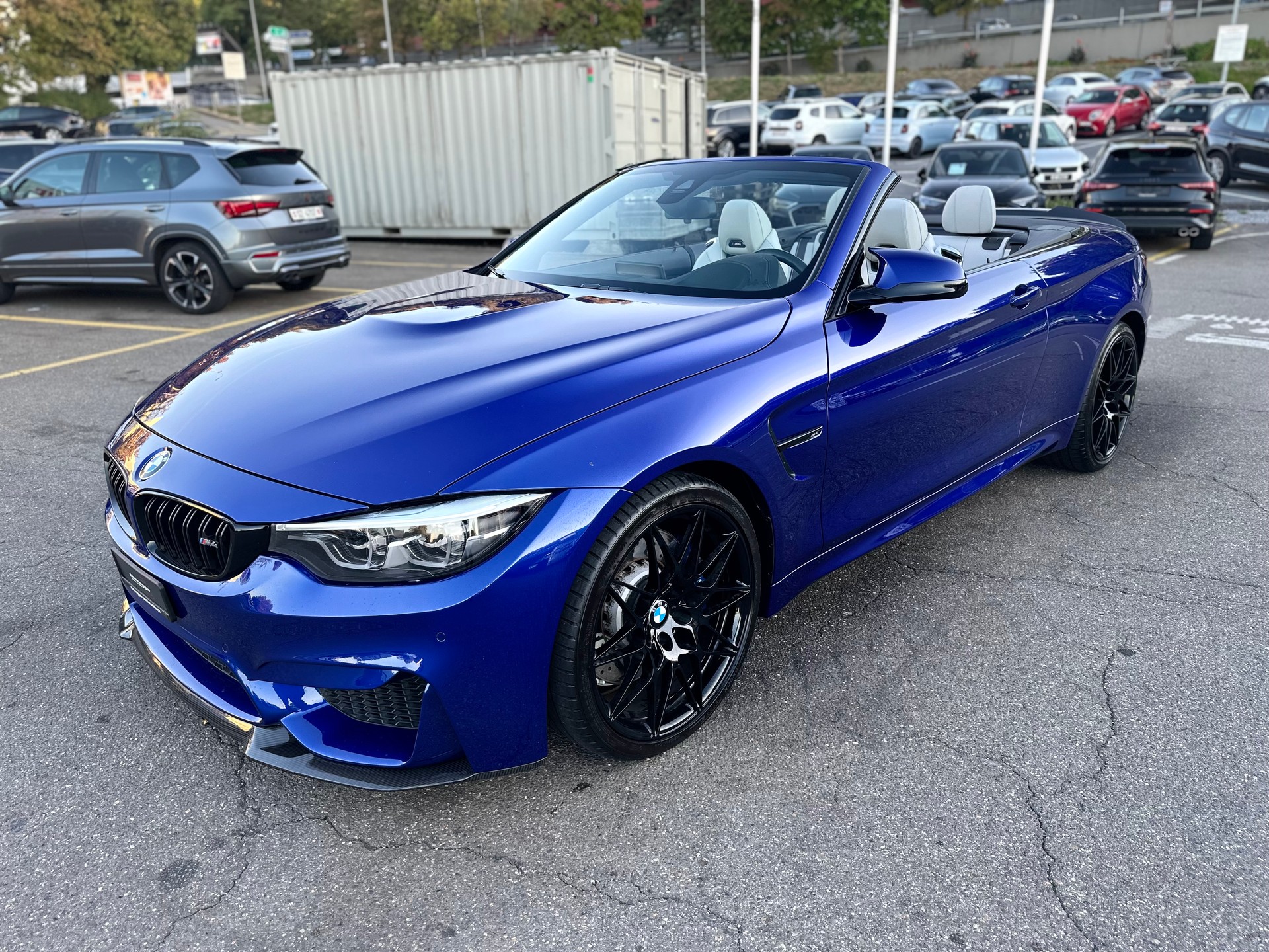BMW M4 Cabriolet Drivelogic M Competition ° Einzelstück ° San Marino Blau ° Innen Weiss °-image-16