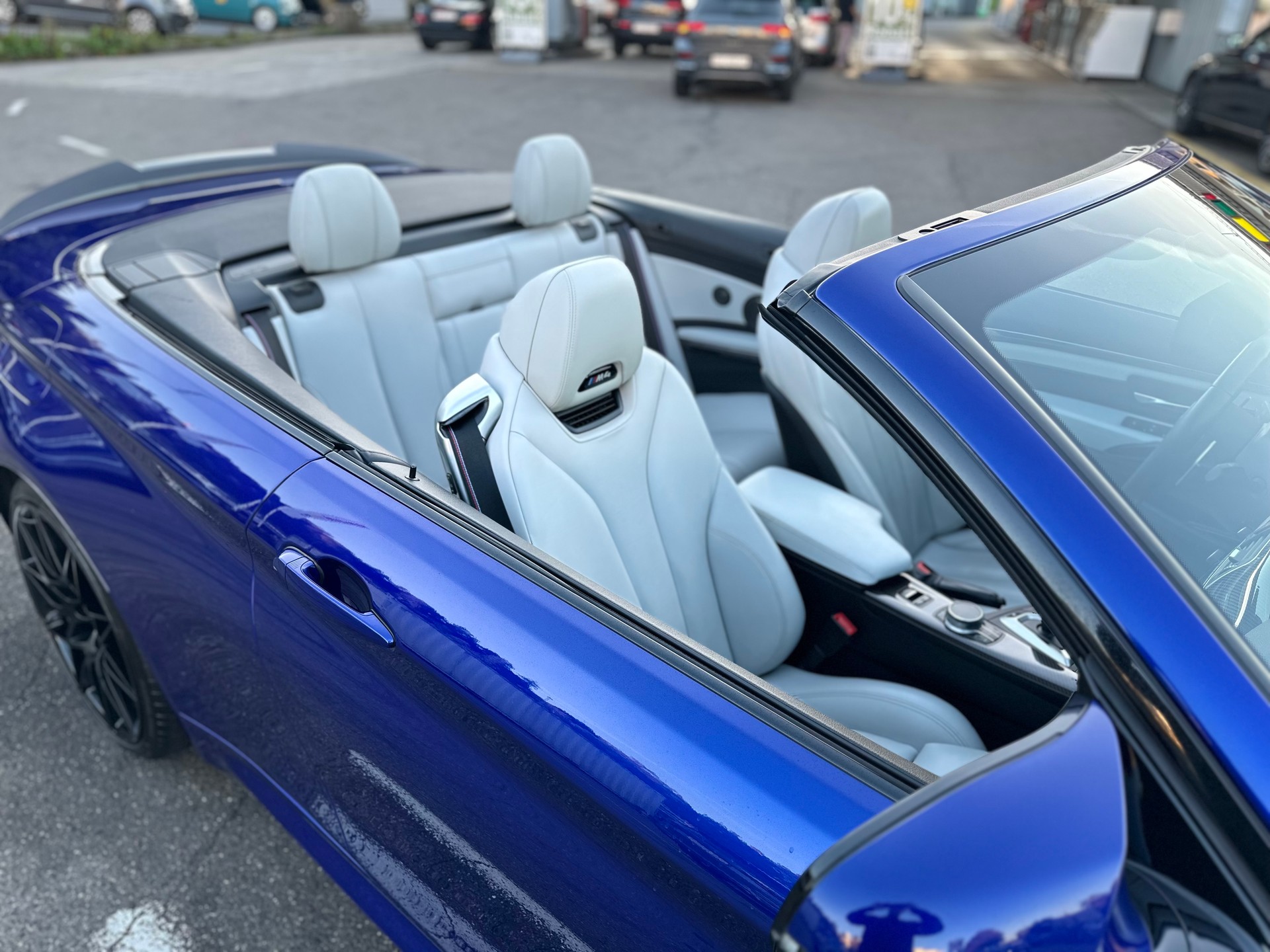BMW M4 Cabriolet Drivelogic M Competition ° Einzelstück ° San Marino Blau ° Innen Weiss °-image-20