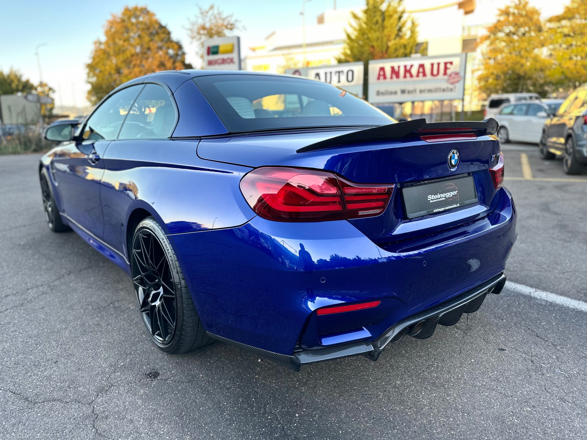 BMW M4 Cabriolet Drivelogic M Competition ° Einzelstück ° San Marino Blau ° Innen Weiss °-image-7