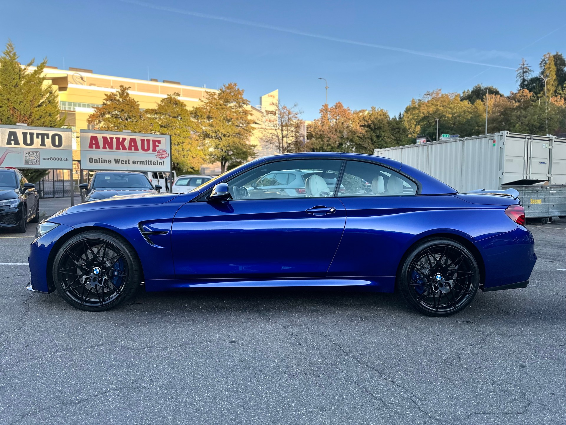 BMW M4 Cabriolet Drivelogic M Competition ° Einzelstück ° San Marino Blau ° Innen Weiss °-image-6