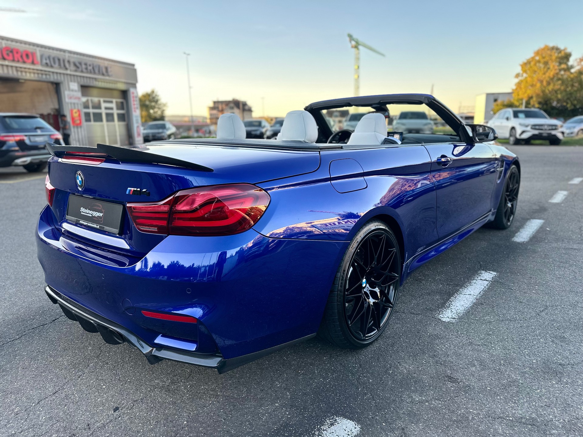 BMW M4 Cabriolet Drivelogic M Competition ° Einzelstück ° San Marino Blau ° Innen Weiss °-image-18