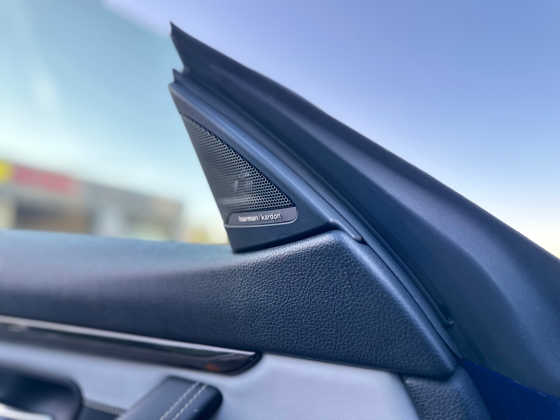 BMW M4 Cabriolet Drivelogic M Competition ° Einzelstück ° San Marino Blau ° Innen Weiss °-image-26