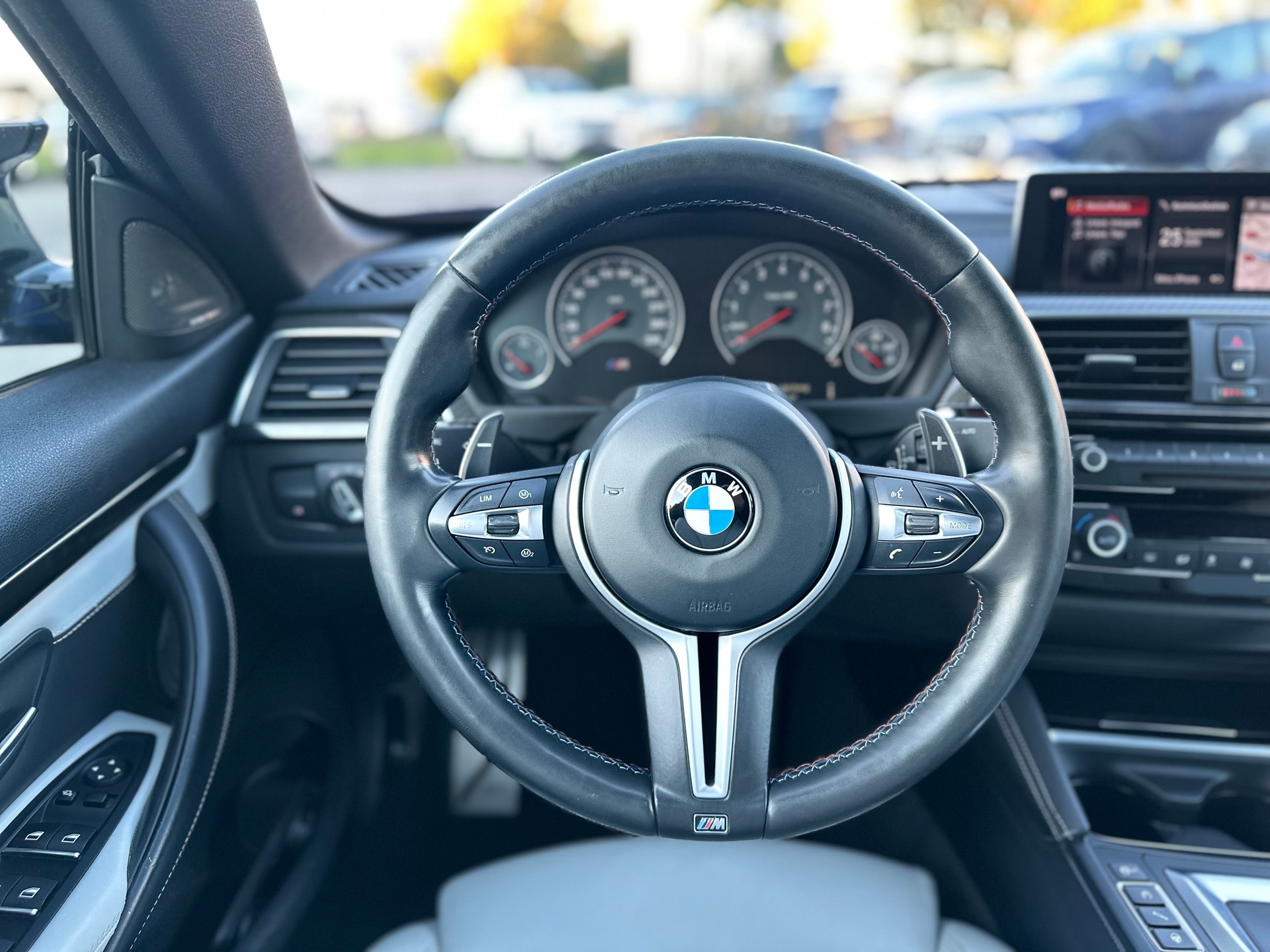 BMW M4 Cabriolet Drivelogic M Competition ° Einzelstück ° San Marino Blau ° Innen Weiss °-image-14
