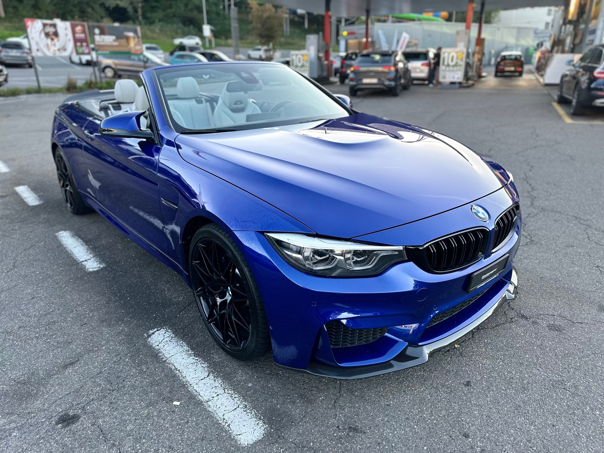 BMW M4 Cabriolet Drivelogic M Competition ° Einzelstück ° San Marino Blau ° Innen Weiss °-image-15