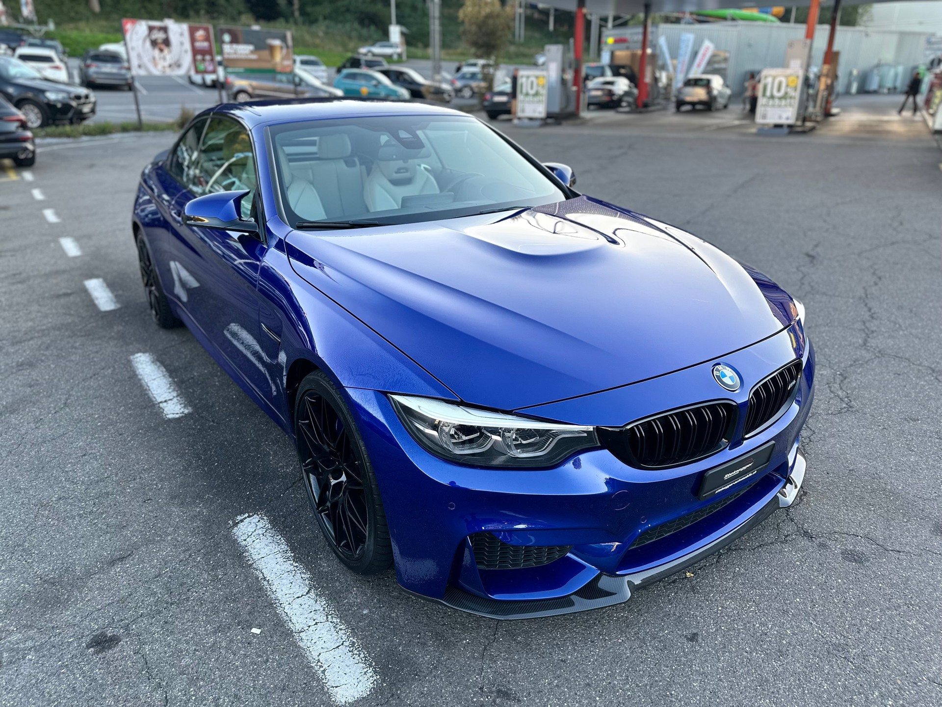 BMW M4 Cabriolet Drivelogic M Competition ° Einzelstück ° San Marino Blau ° Innen Weiss °