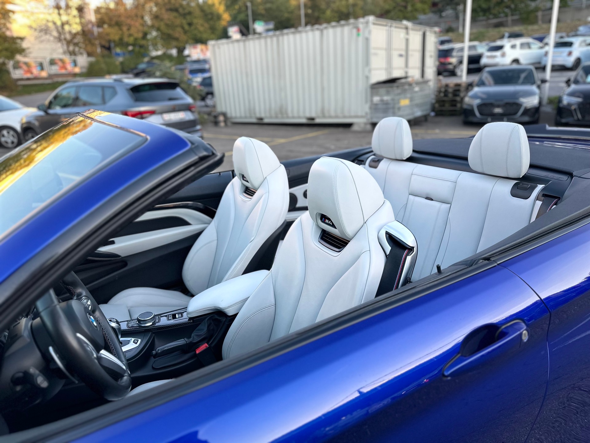 BMW M4 Cabriolet Drivelogic M Competition ° Einzelstück ° San Marino Blau ° Innen Weiss °-image-19
