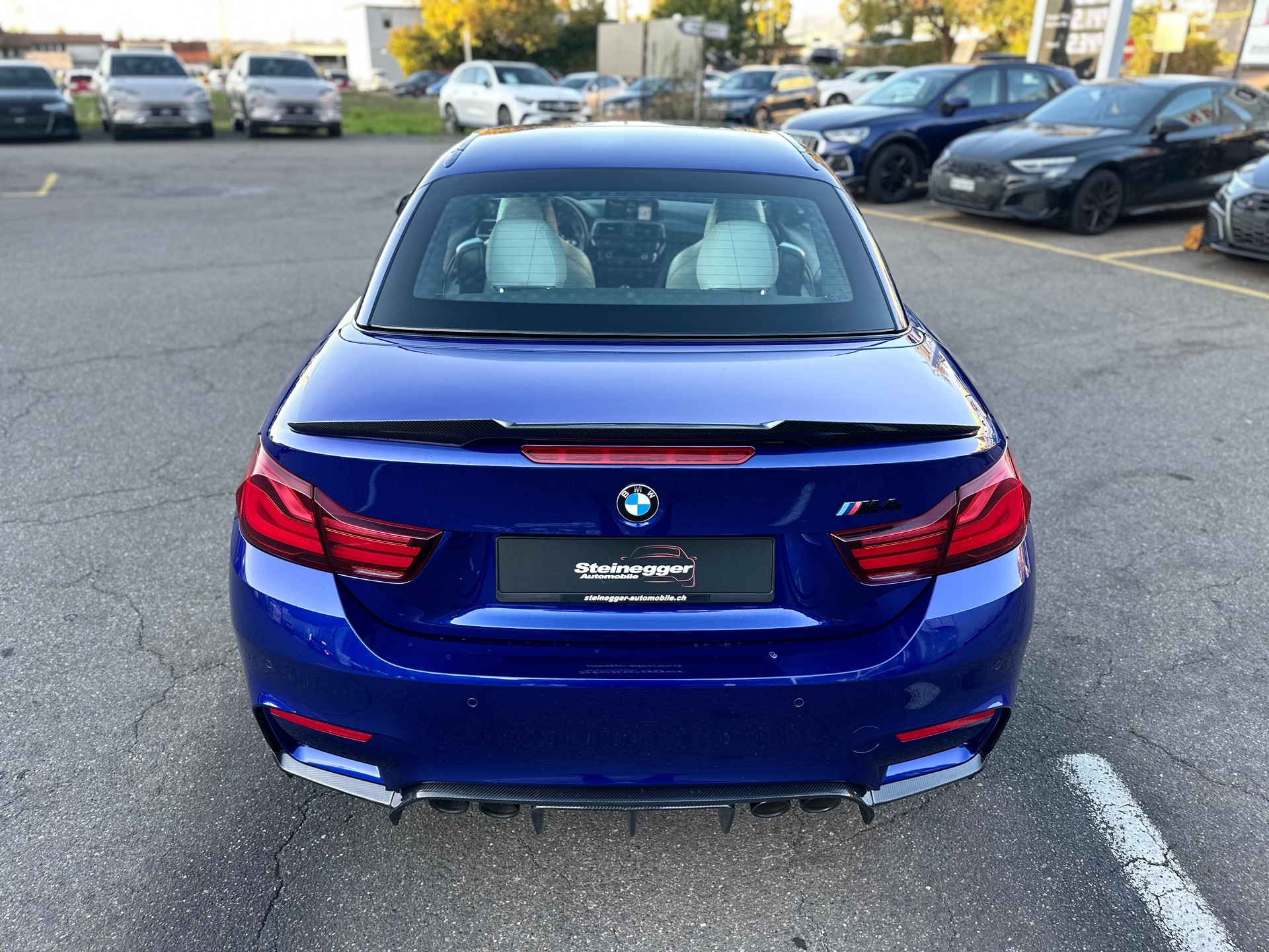 BMW M4 Cabriolet Drivelogic M Competition ° Einzelstück ° San Marino Blau ° Innen Weiss °-image-8