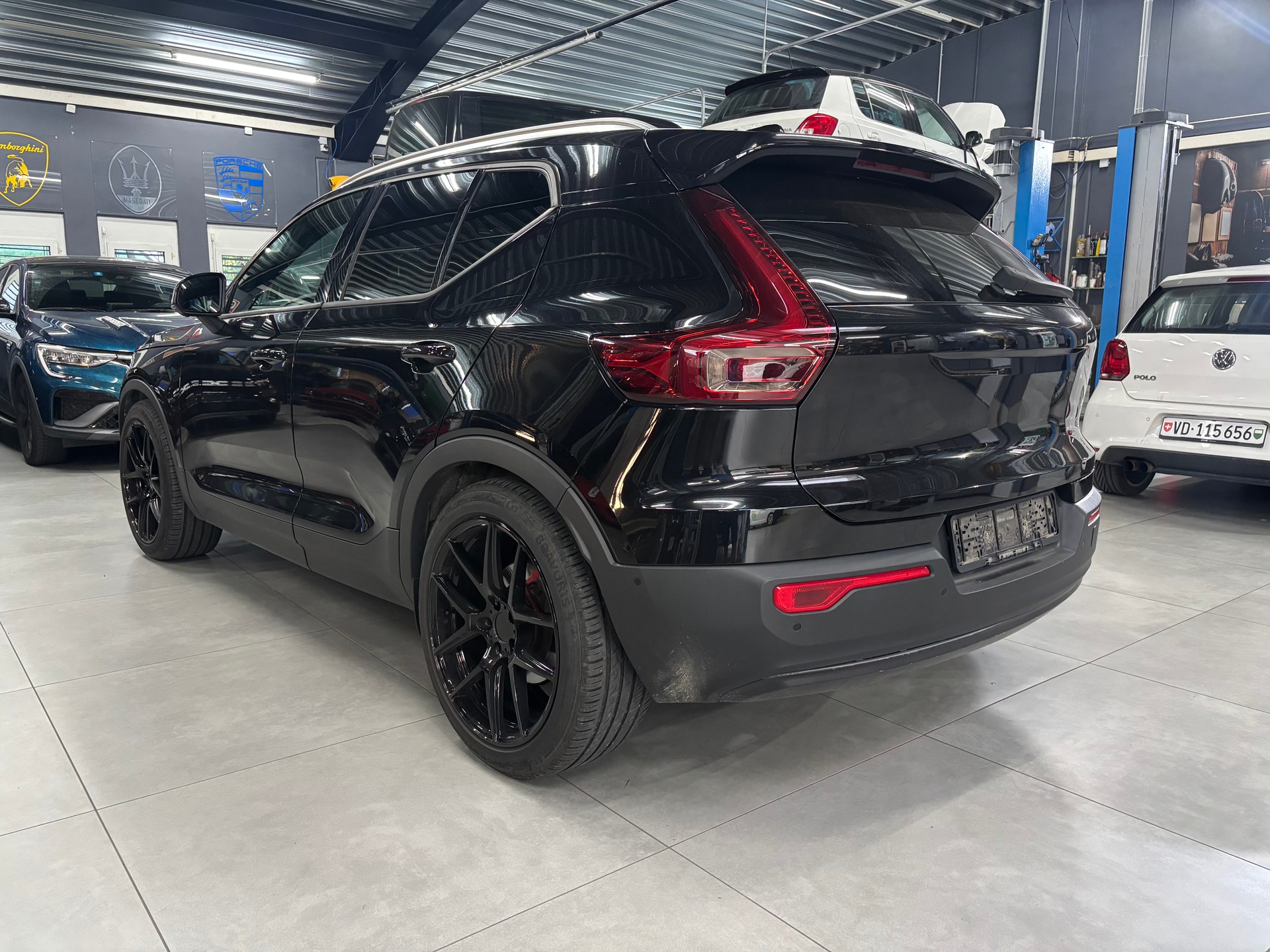VOLVO XC40 T5 AWD Momentum Geartronic-image-4