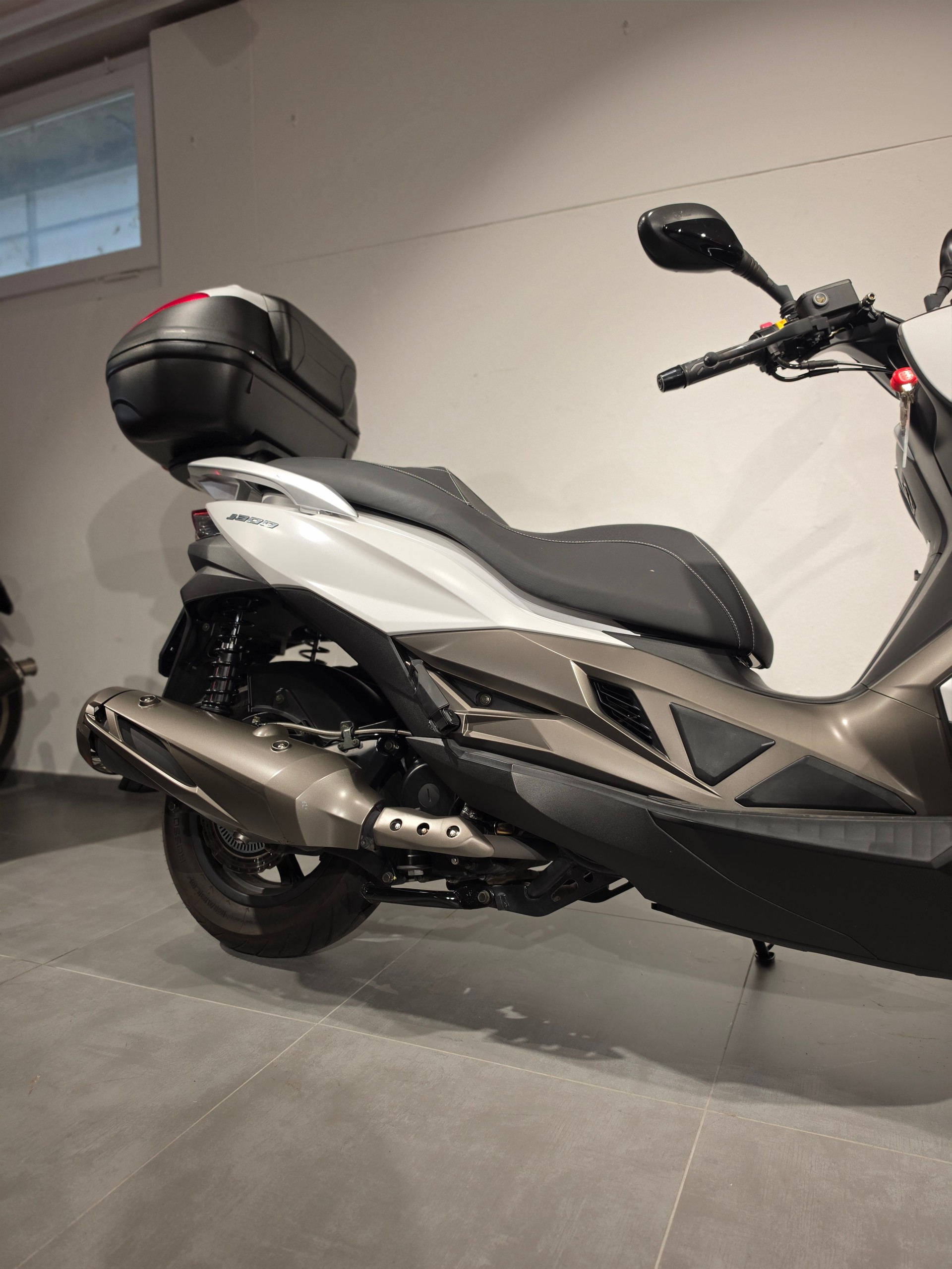 KAWASAKI J 300 ABS-image-2