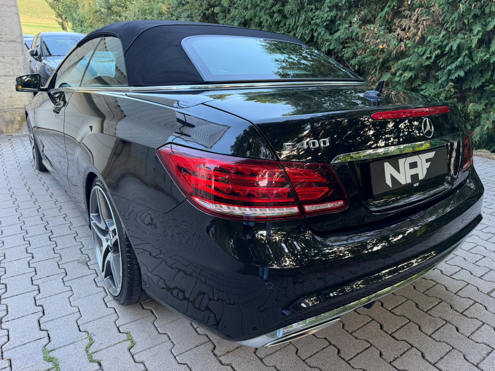 MERCEDES-BENZ E 400 AMG Line 7G-Tronic-showroom-element-3