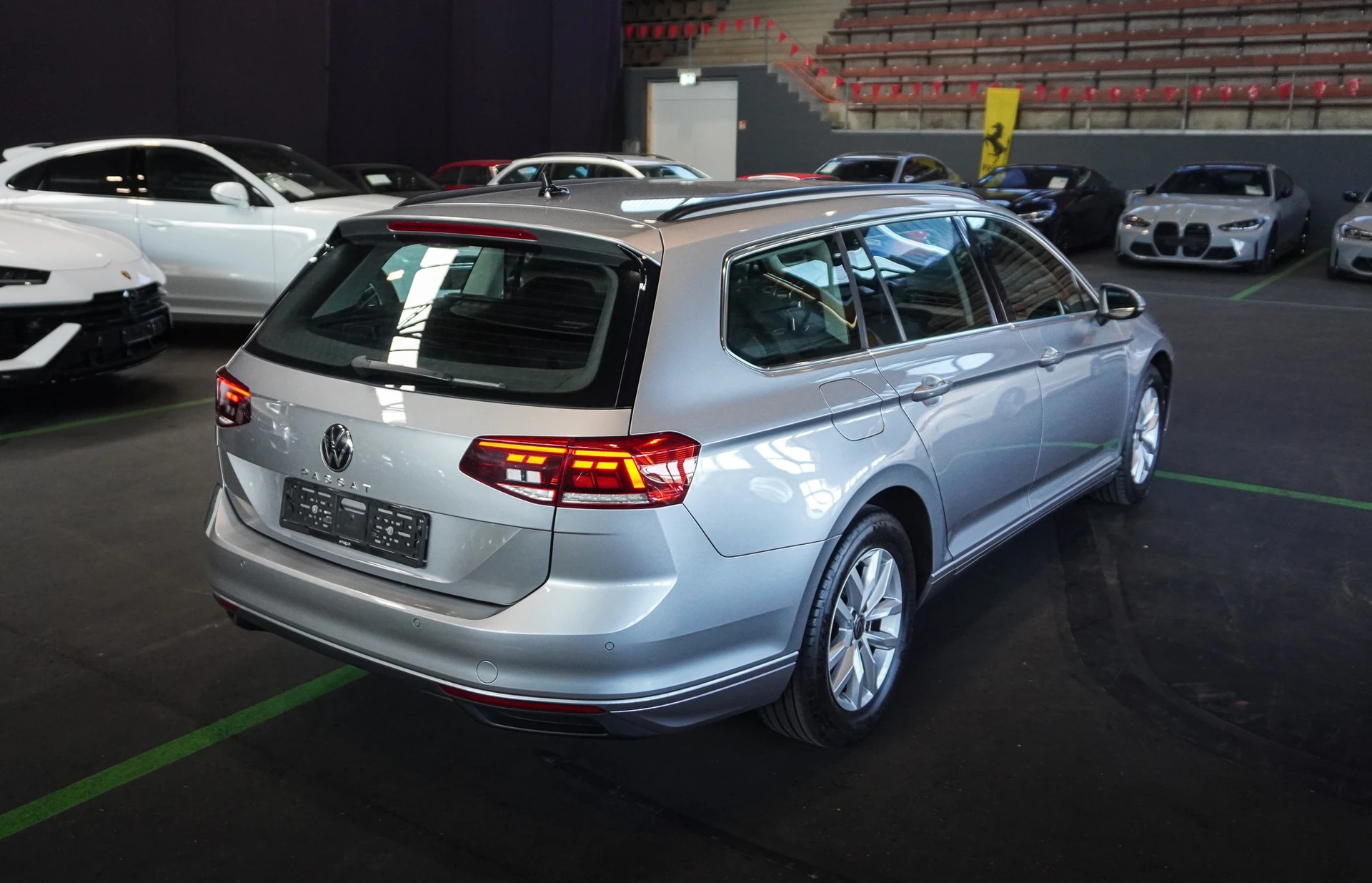 VW Passat 2.0 TDI BMT Business-showroom-element-3