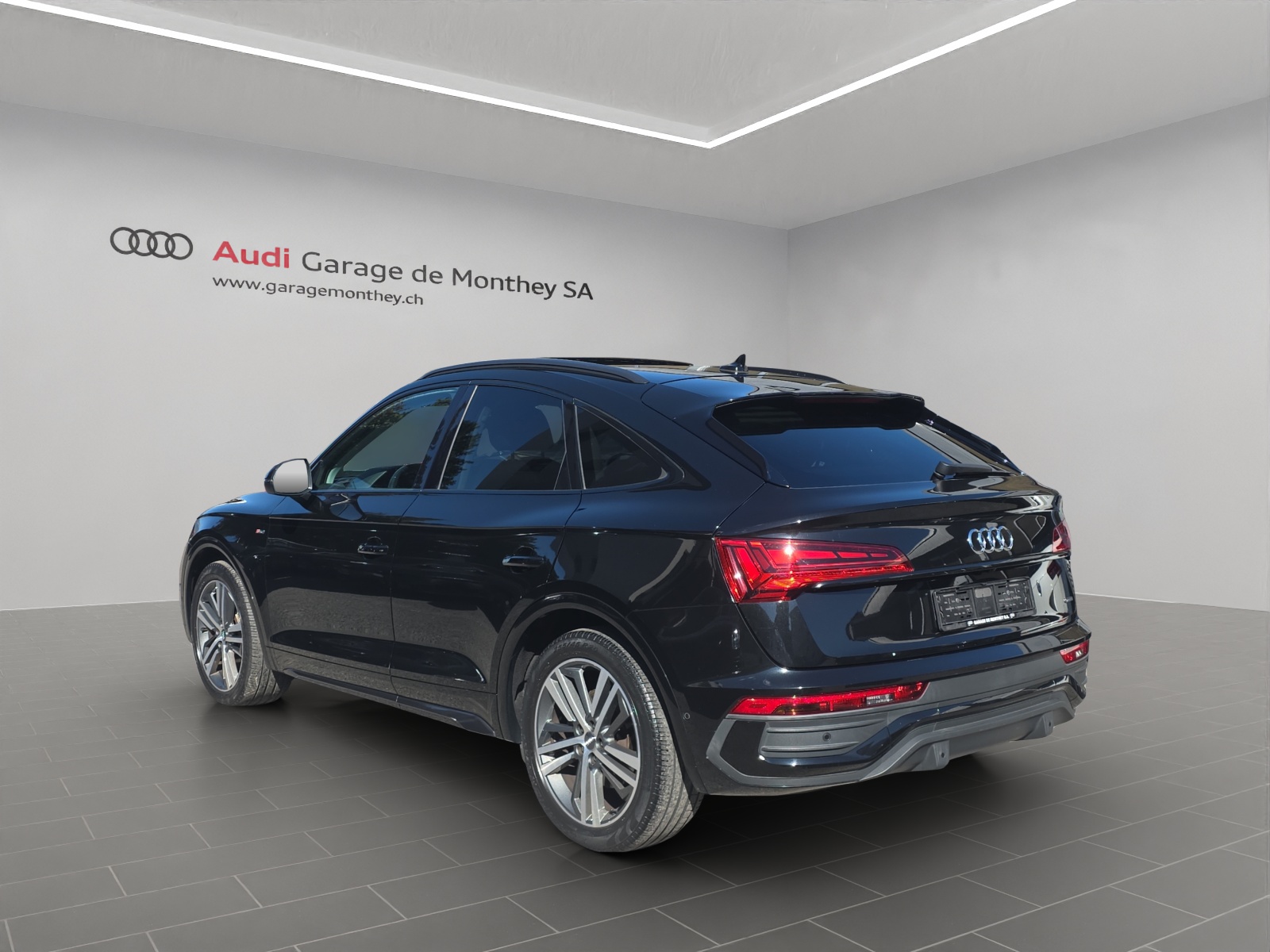AUDI Q5 Sportback 40 TDI Blackedition quattro S-tronic-image-5