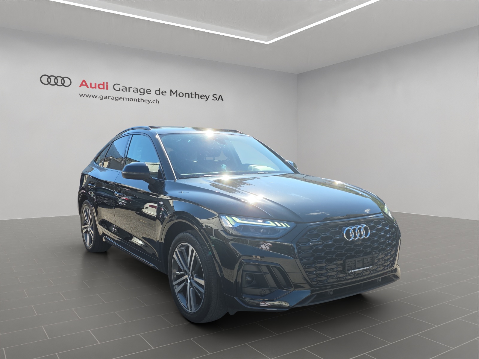 AUDI Q5 Sportback 40 TDI Blackedition quattro S-tronic-image-2