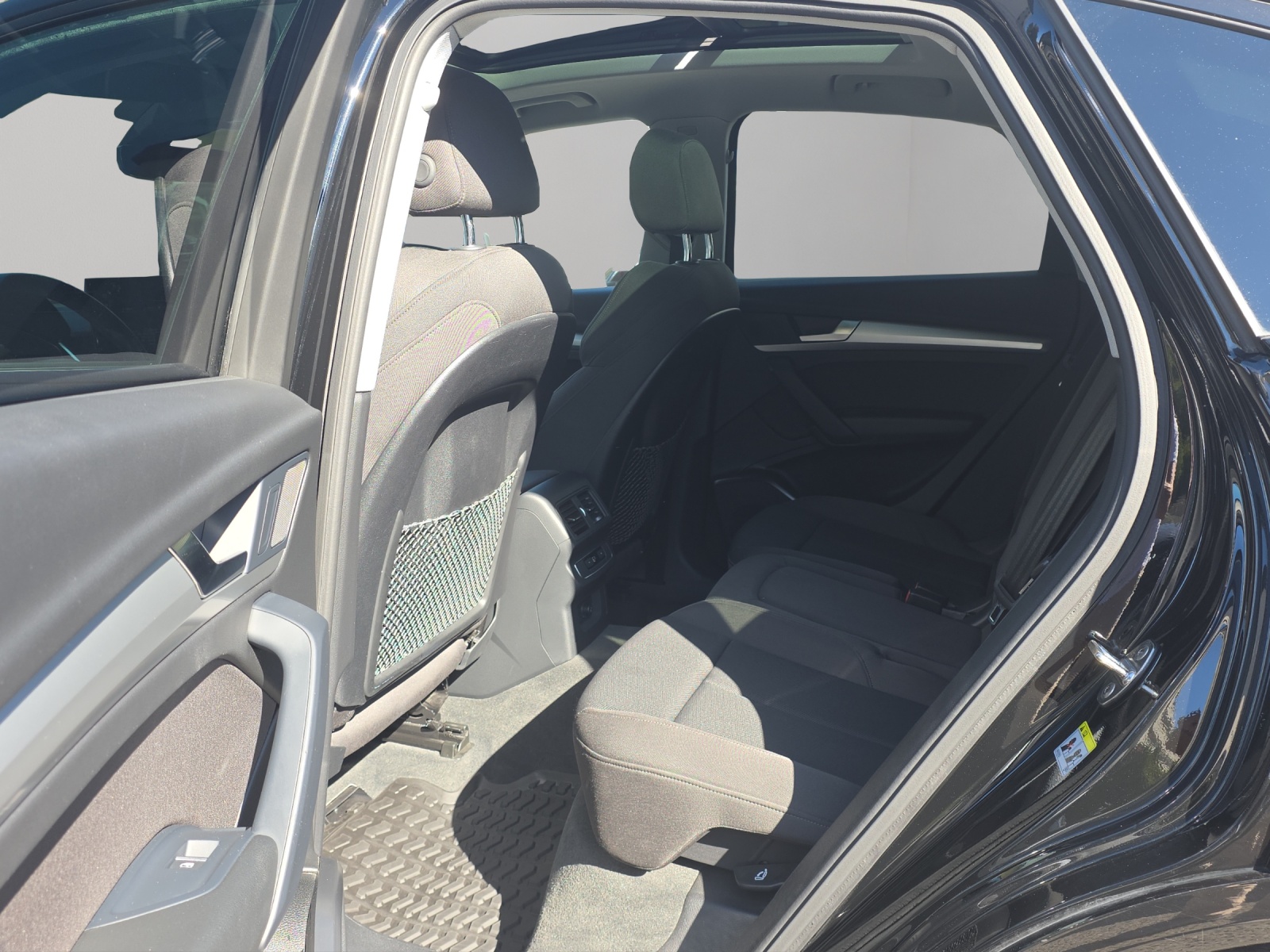 AUDI Q5 Sportback 40 TDI Blackedition quattro S-tronic-image-8