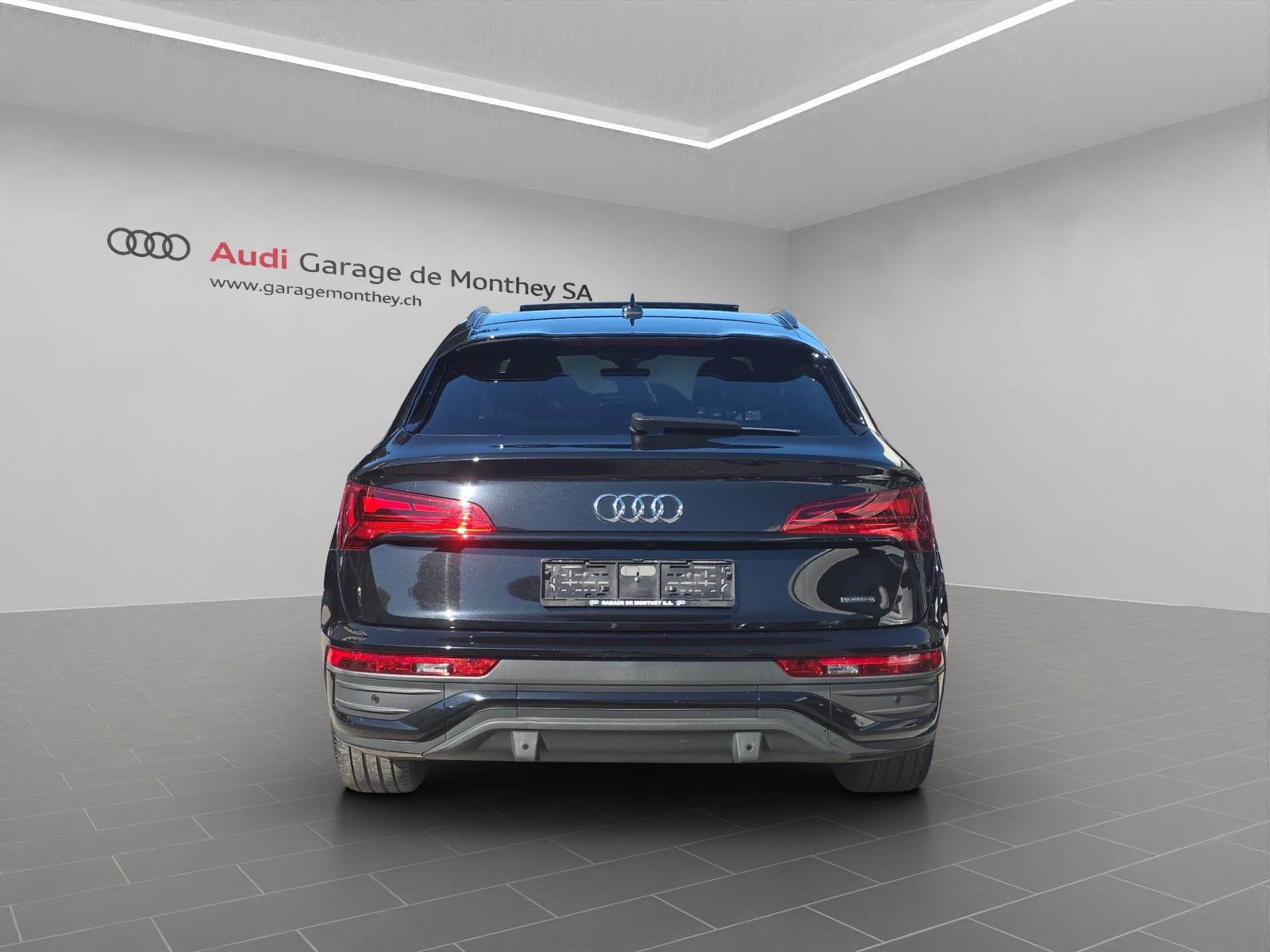 AUDI Q5 Sportback 40 TDI Blackedition quattro S-tronic-image-4