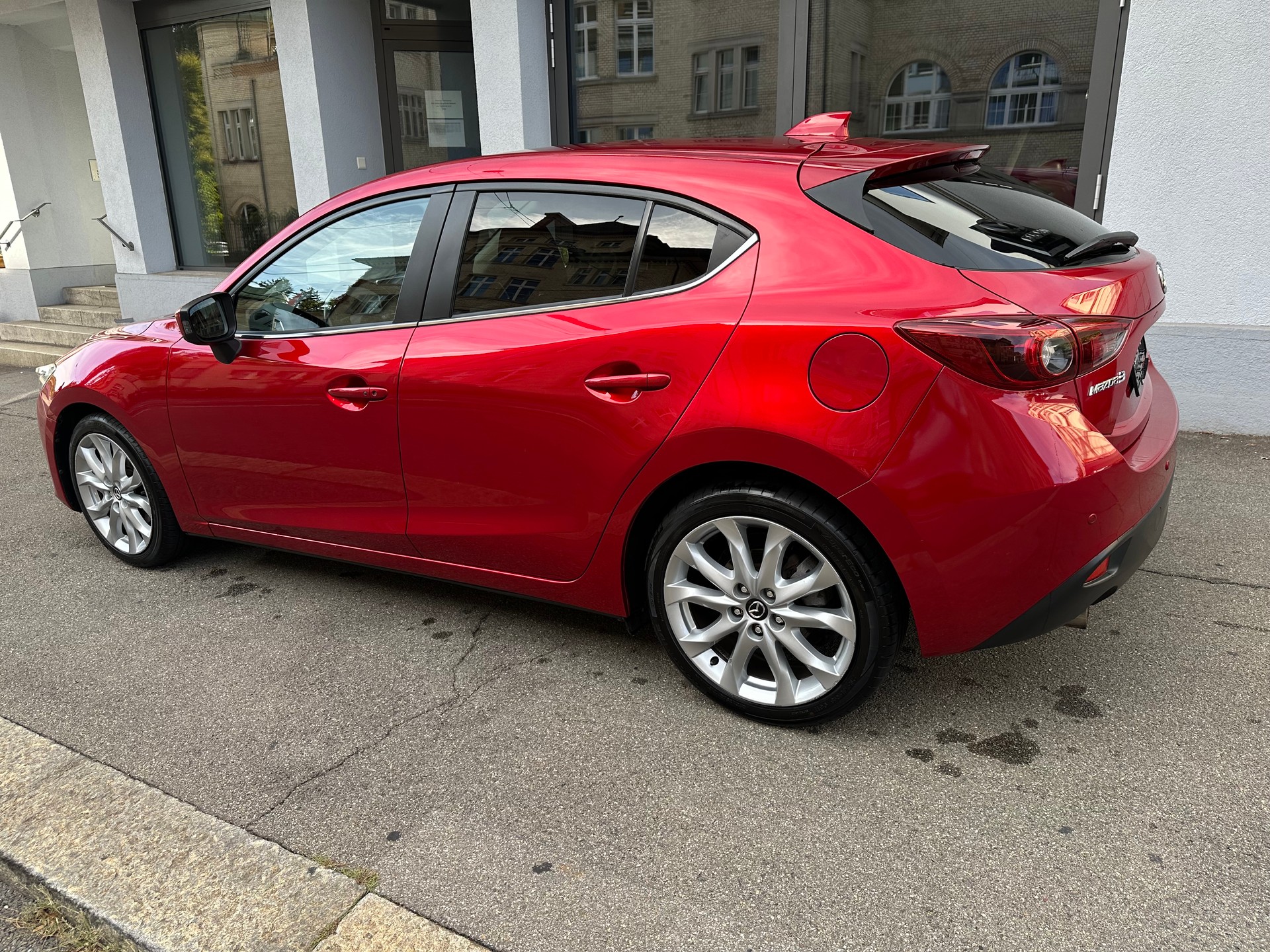 MAZDA 3 2.0 16V Revolution-showroom-element-2