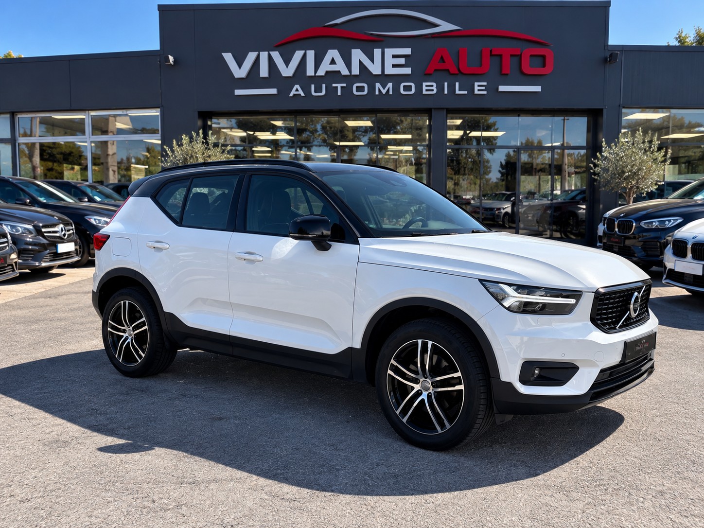 VOLVO XC40 T4 AWD Momentum Geartronic-showroom-element-1