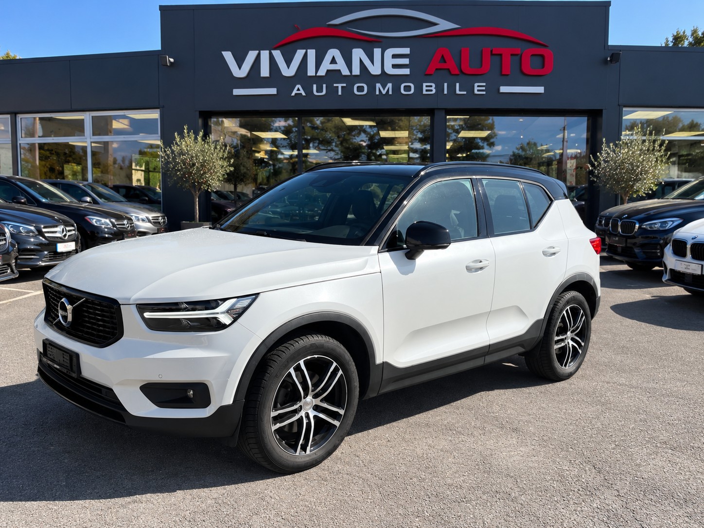 VOLVO XC40 T4 AWD Momentum Geartronic-showroom-element-2