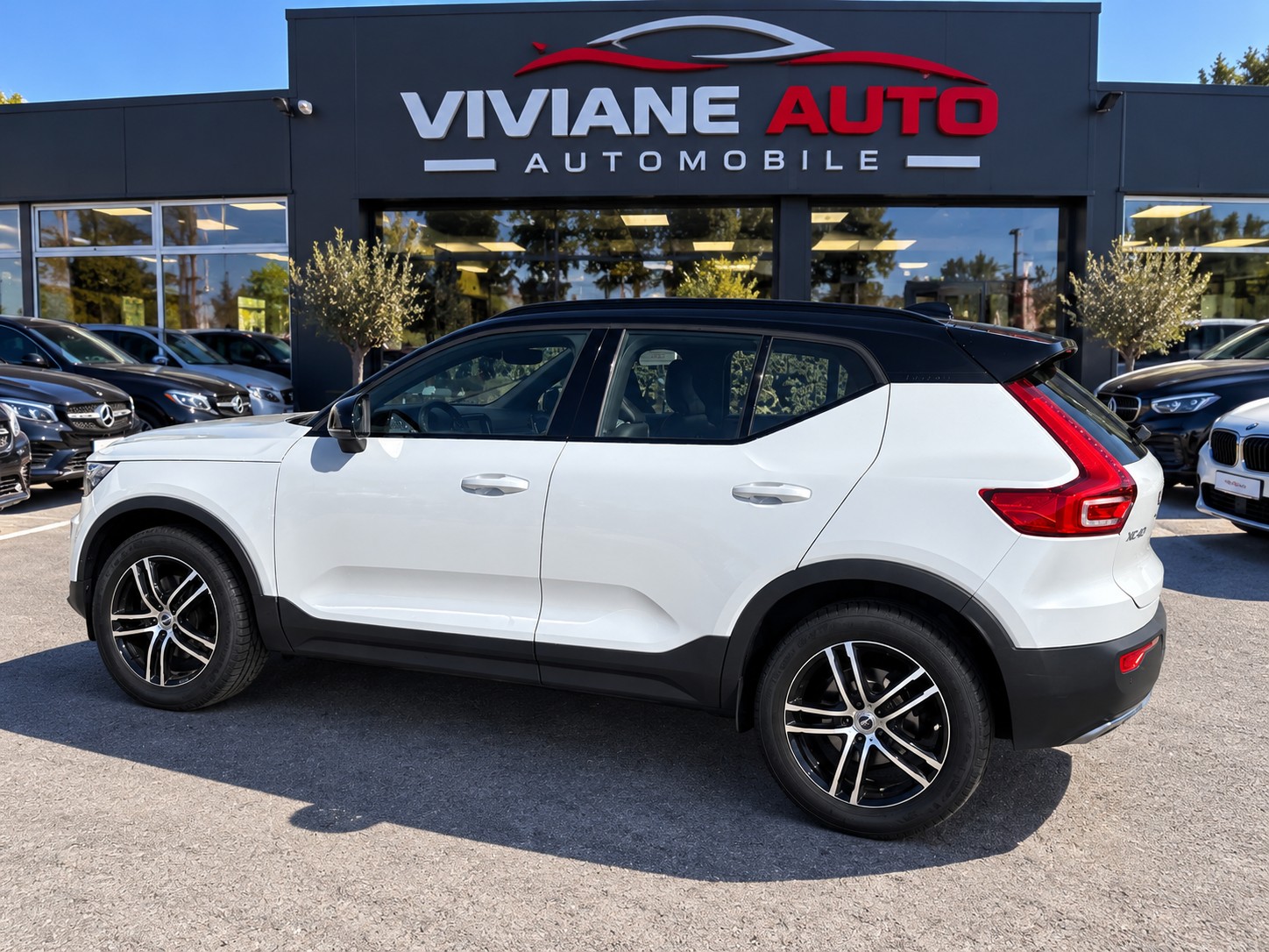 VOLVO XC40 T4 AWD Momentum Geartronic-showroom-element-3