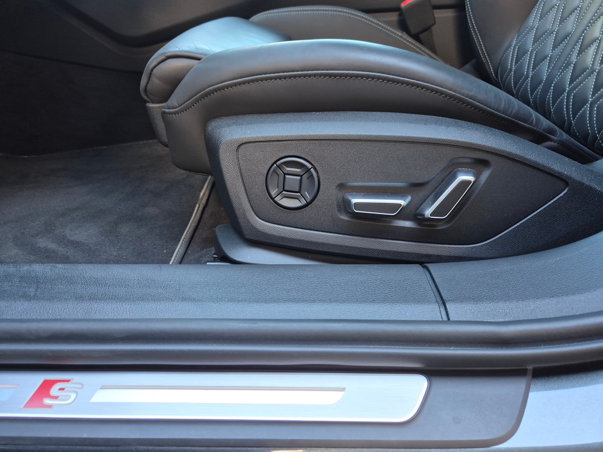 AUDI S6 Avant 3.0 TDI quattro tiptronic-image-12