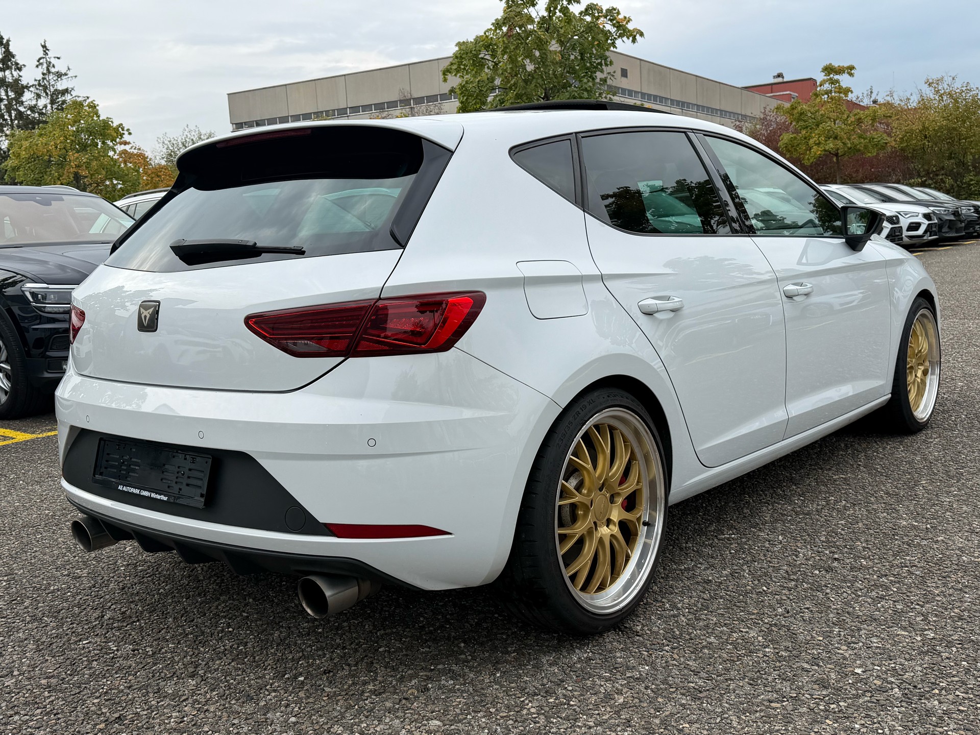 SEAT Leon 2.0 TSI Cupra 300 DSG-image-4